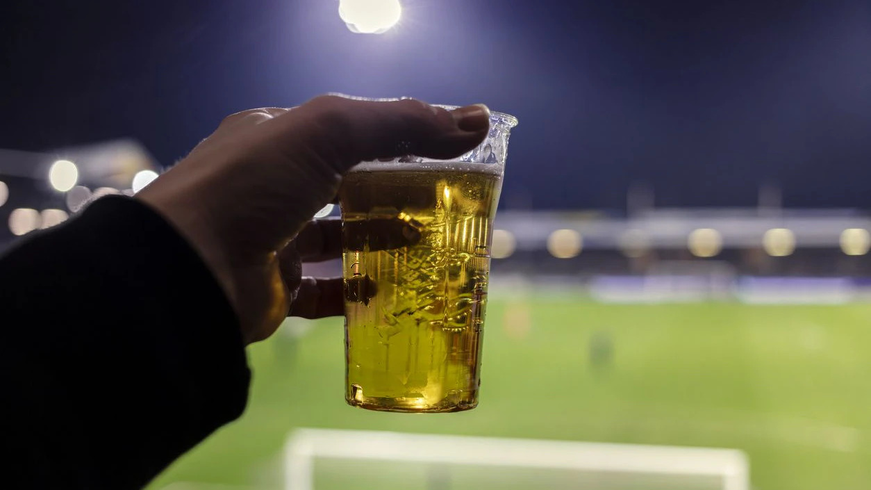 Heute.at - Preisvergleich: So teuer ist das Bier im Stadion