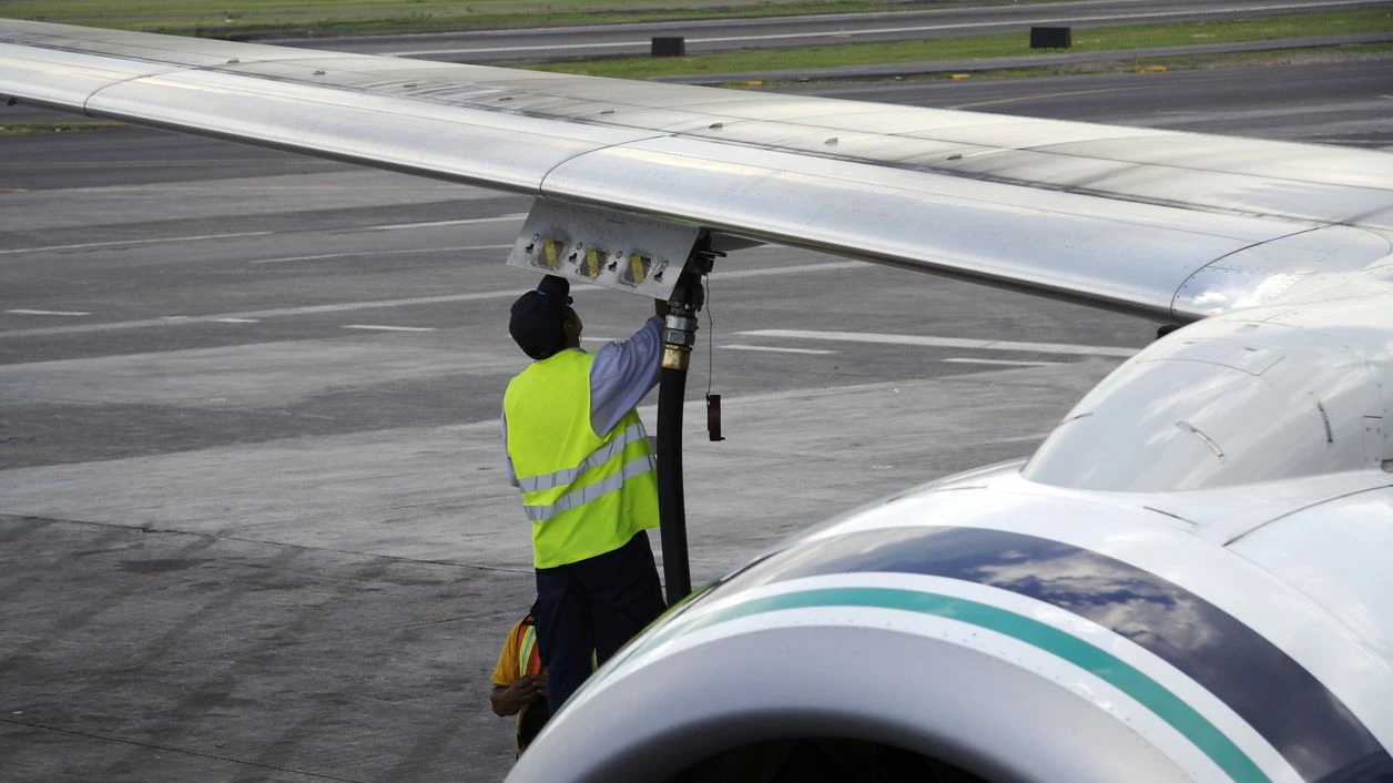 Vietnam Airlines streicht ab April zahlreiche Inlandsflüge wegen Kerosinmangels.