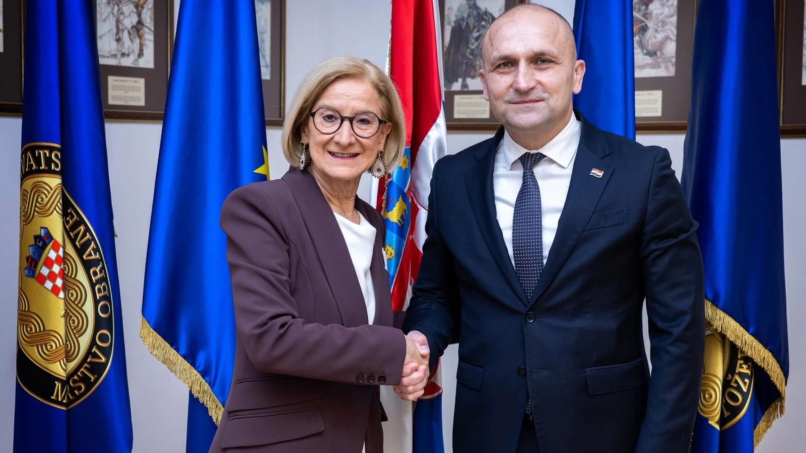 Landeshauptfrau Mikl-Leitner gemeinsam mit Kroatiens Verteidigungsminister Ivan Anusic.