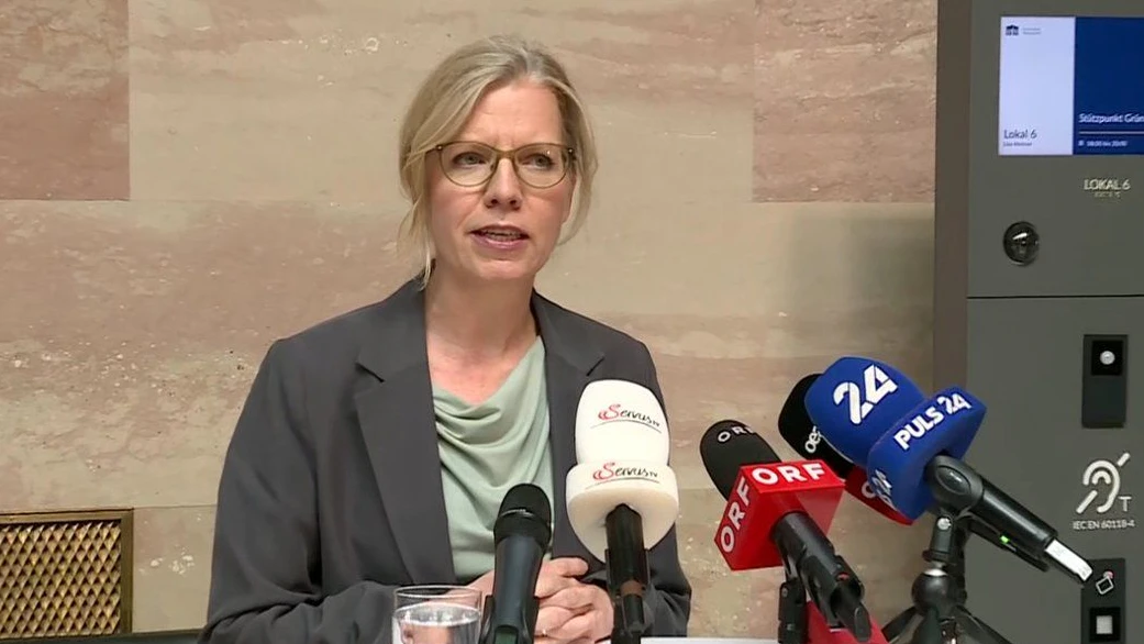 Grünen-Klubobfrau Leonore Gewessler bei ihrer Stellungnahme zur Spritpreisbremse der Regierung.