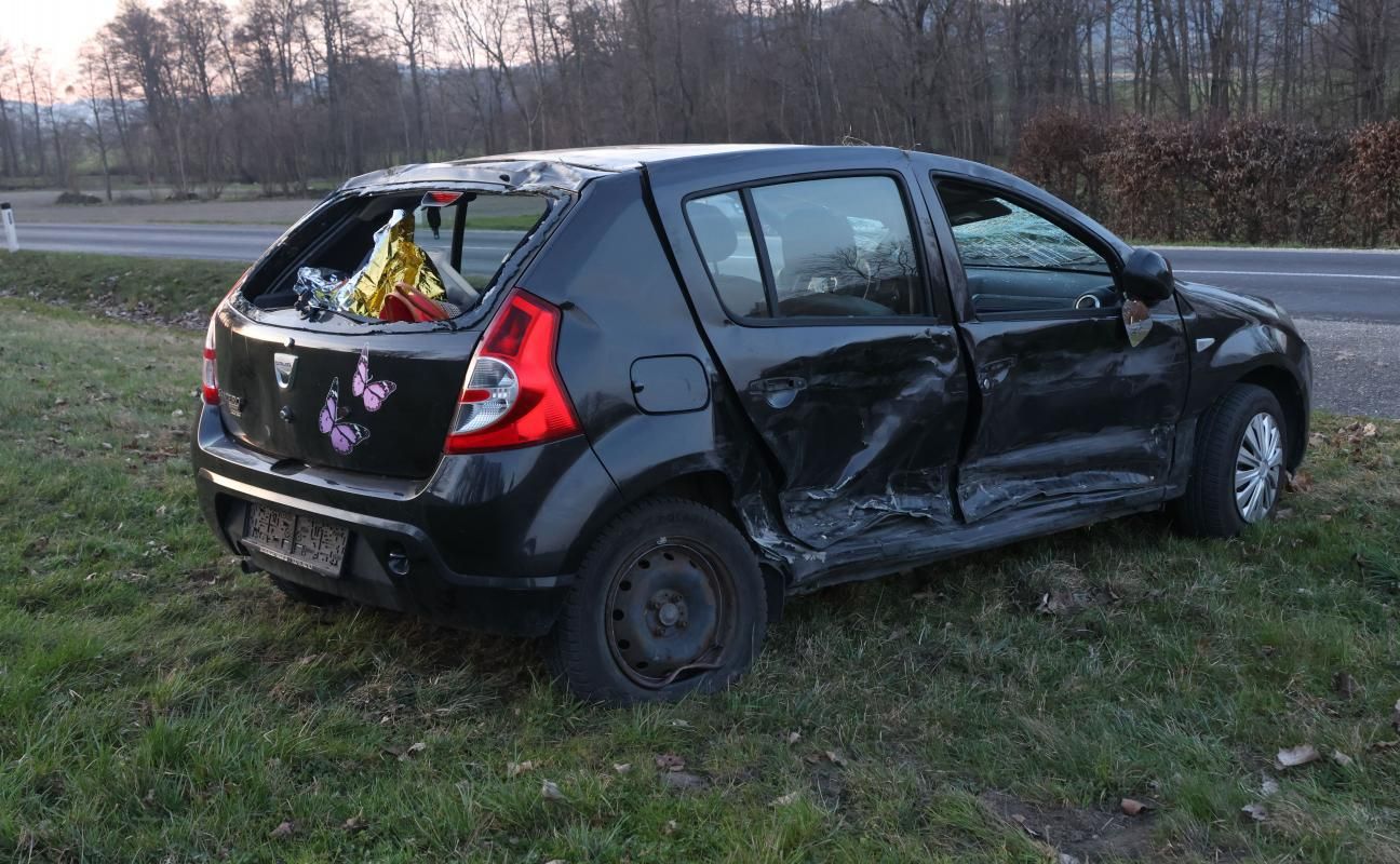In Ottnang am Hausruck (Bezirk Vöcklabruck) hat sich am Dienstagnachmittag ein schwerer Verkehrsunfall ereignet, bei dem sich ein Auto überschlagen hat.
