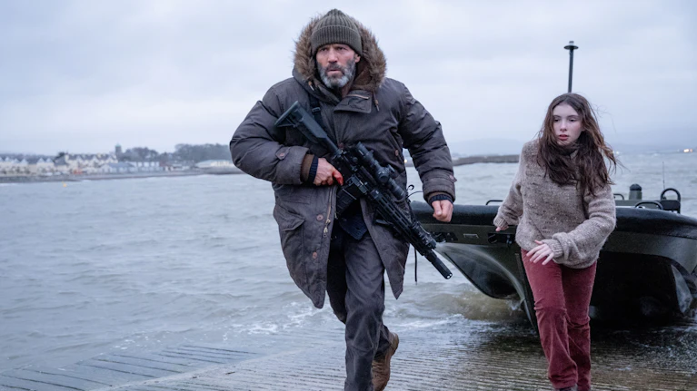 Die Ein-Mann-Kampfmaschine rettet in 