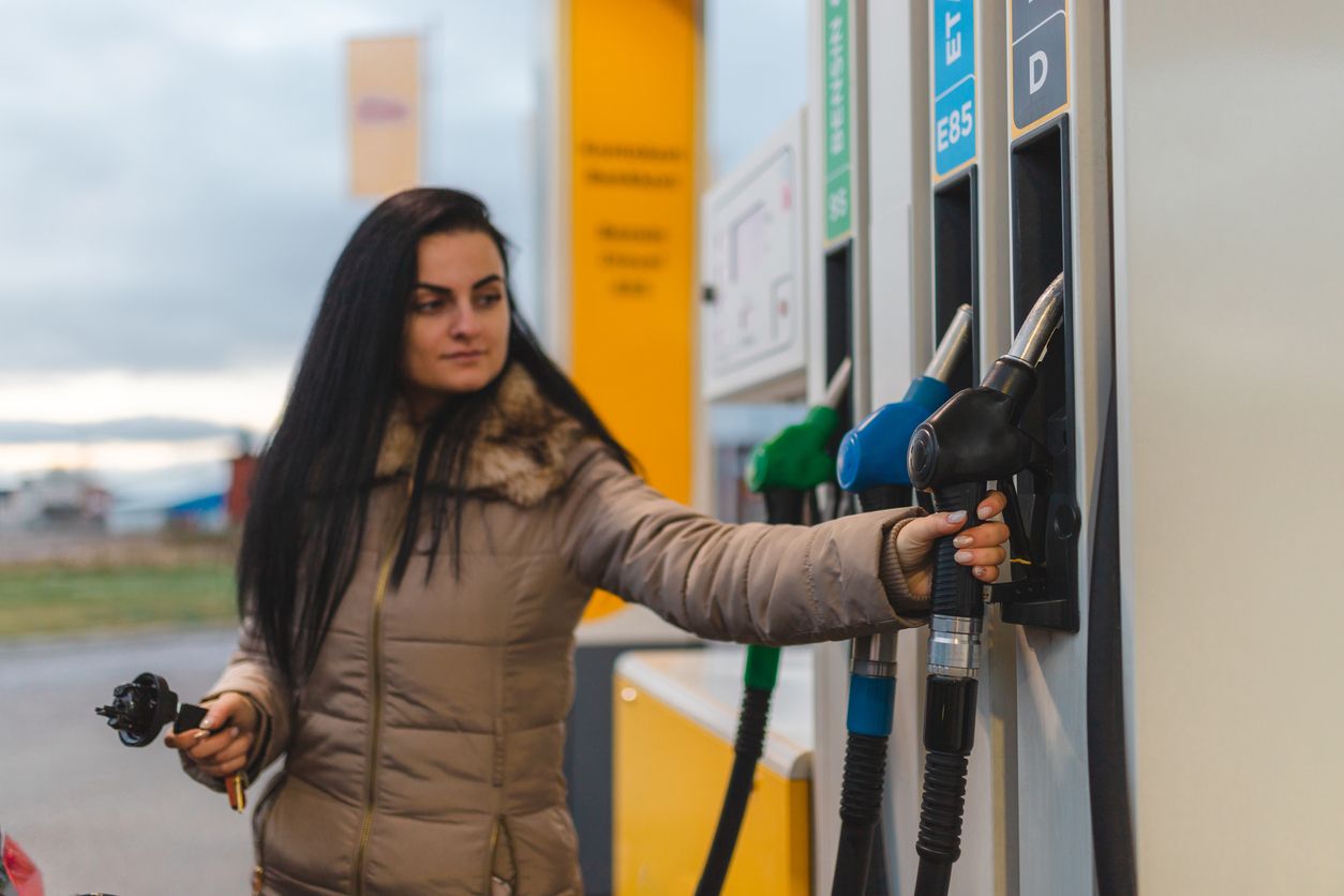 Die Pendlerin zahlt derzeit drauf, muss nun bei Osterschokolade sparen.
