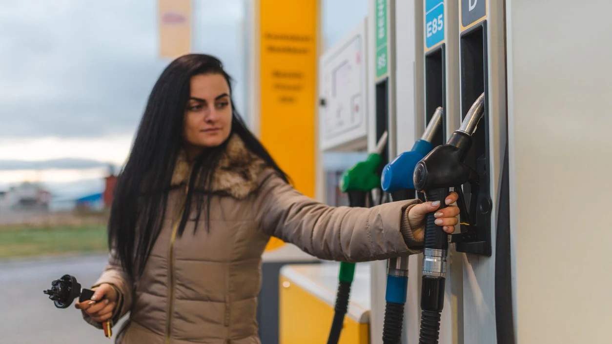Heute.at - Wegen Spritpreis – Pendlerin spart bei Osterhasen