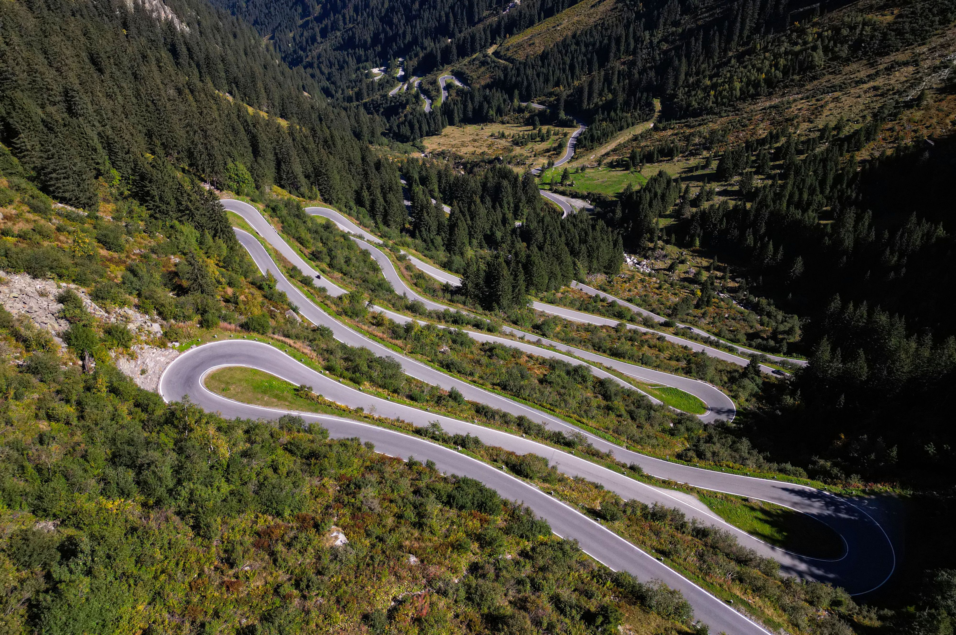 Ein wahres Kurvenlabyrinth bildet die Silvretta Hochalpenstraße zwischen Paznautal (Tirol) und Montafon (Vorarlberg) auf der Vorarlberger Seite.