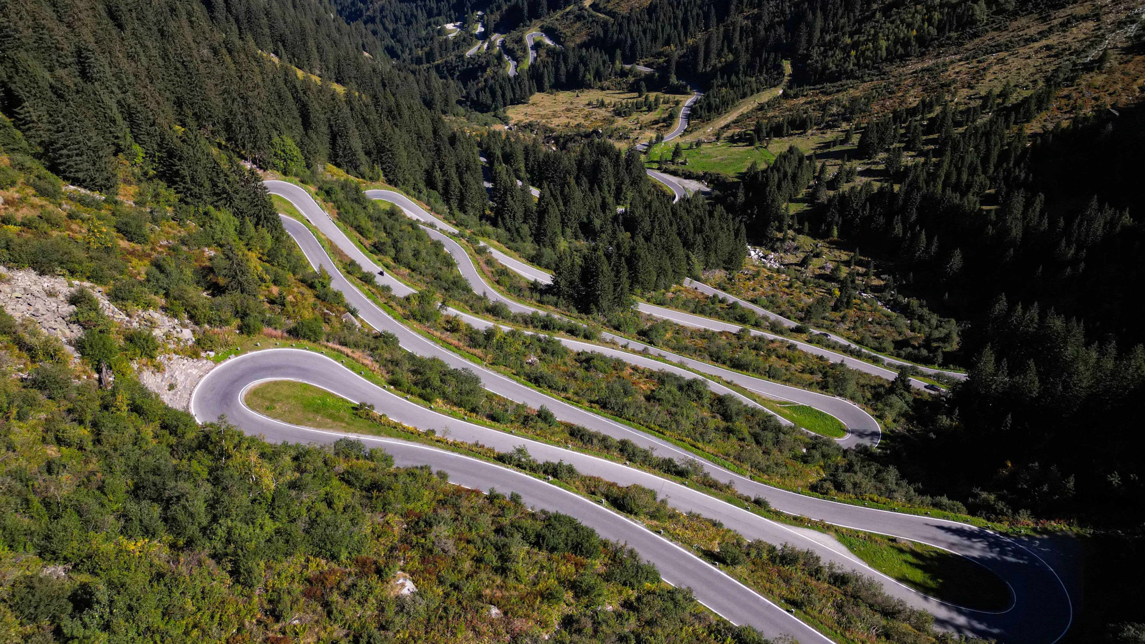 Ein wahres Kurvenlabyrinth bildet die Silvretta Hochalpenstraße zwischen Paznautal (Tirol) und Montafon (Vorarlberg) auf der Vorarlberger Seite.