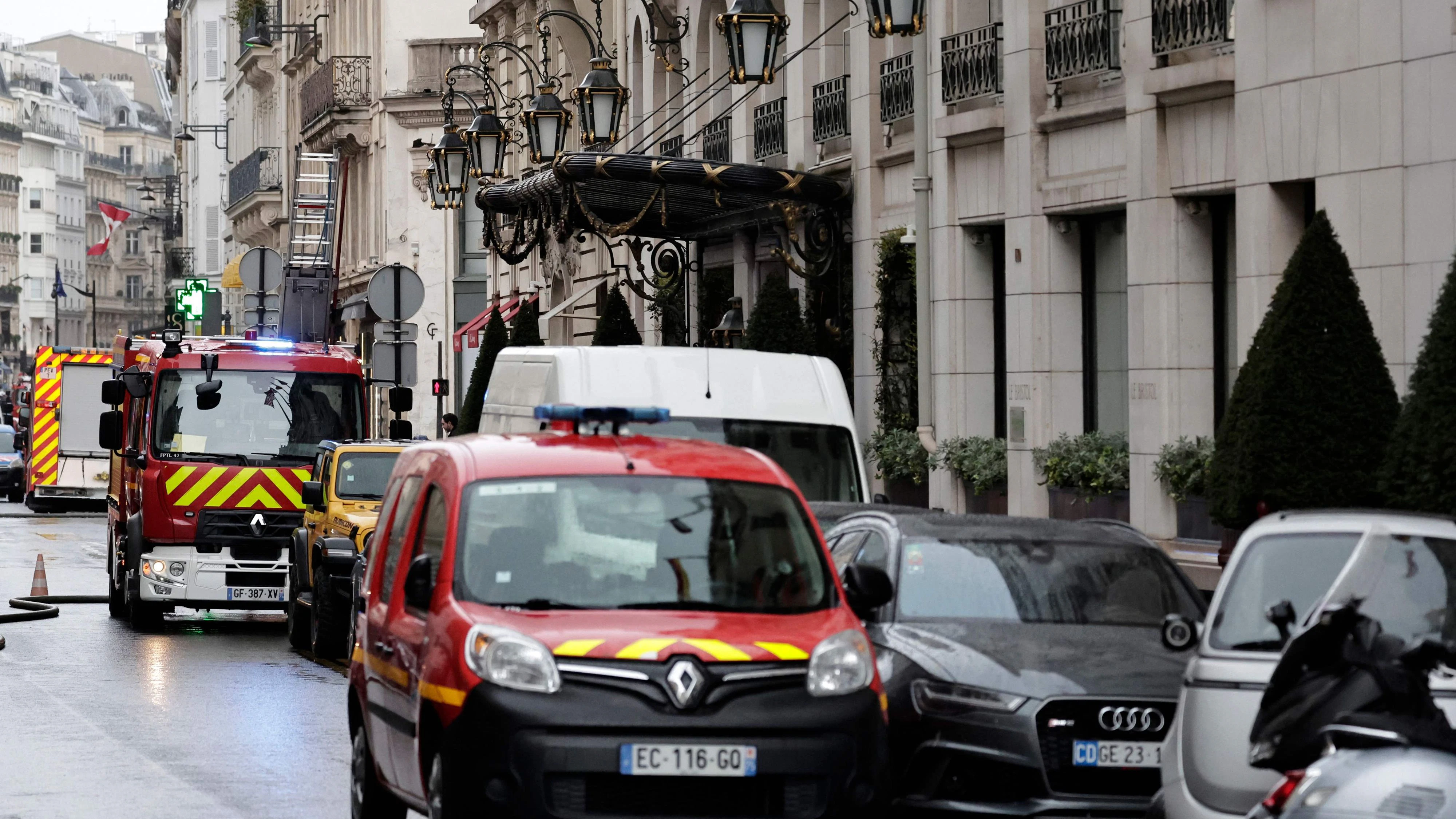 Heute.at - Luxushotel in Flammen – 400 Menschen evakuiert