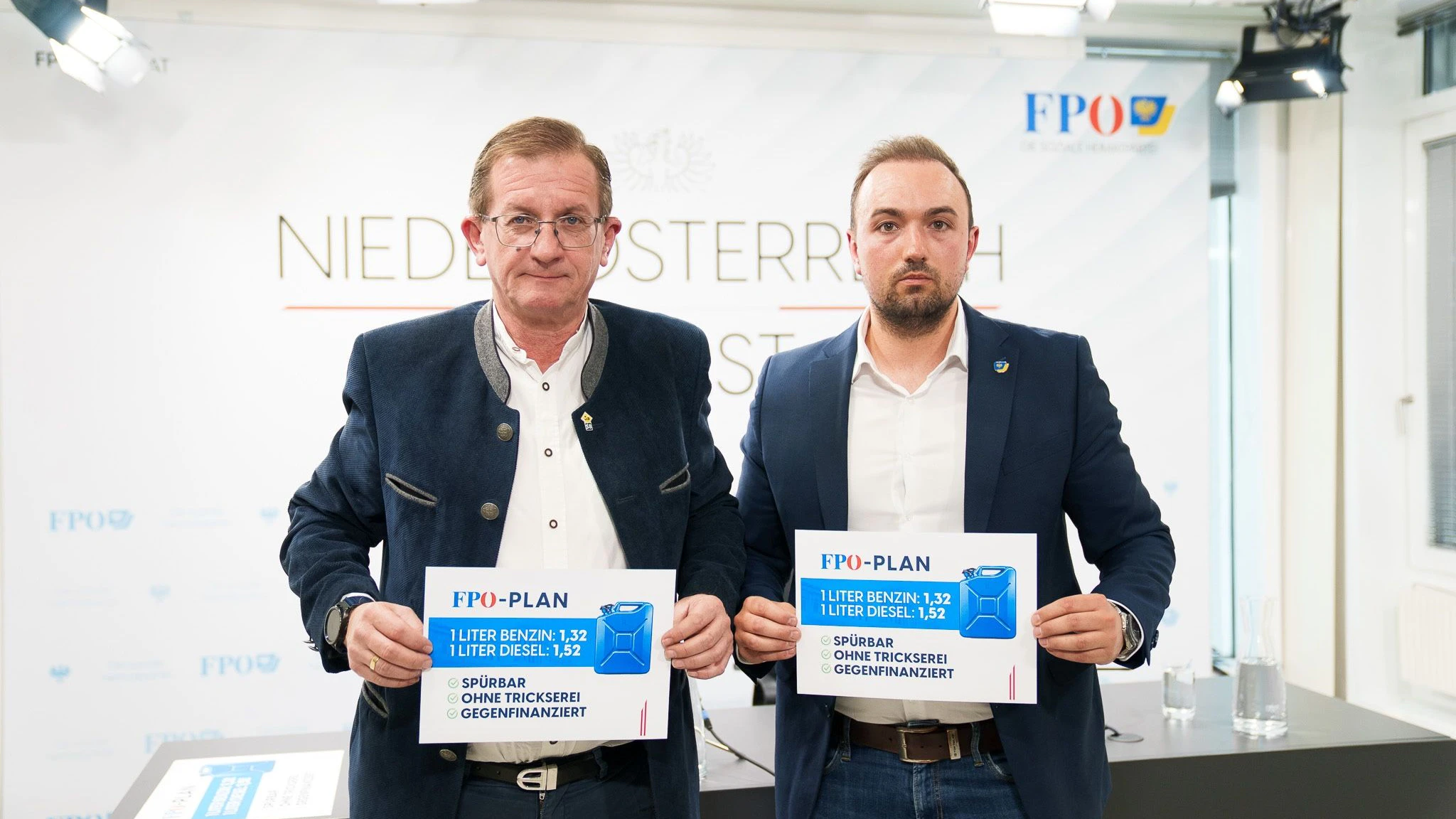 FPÖ Niederösterreich Landesparteisekretär Alexander Murlasits und FPÖ Niederösterreich Energiesprecher LAbg. Dieter Dorner (l.)