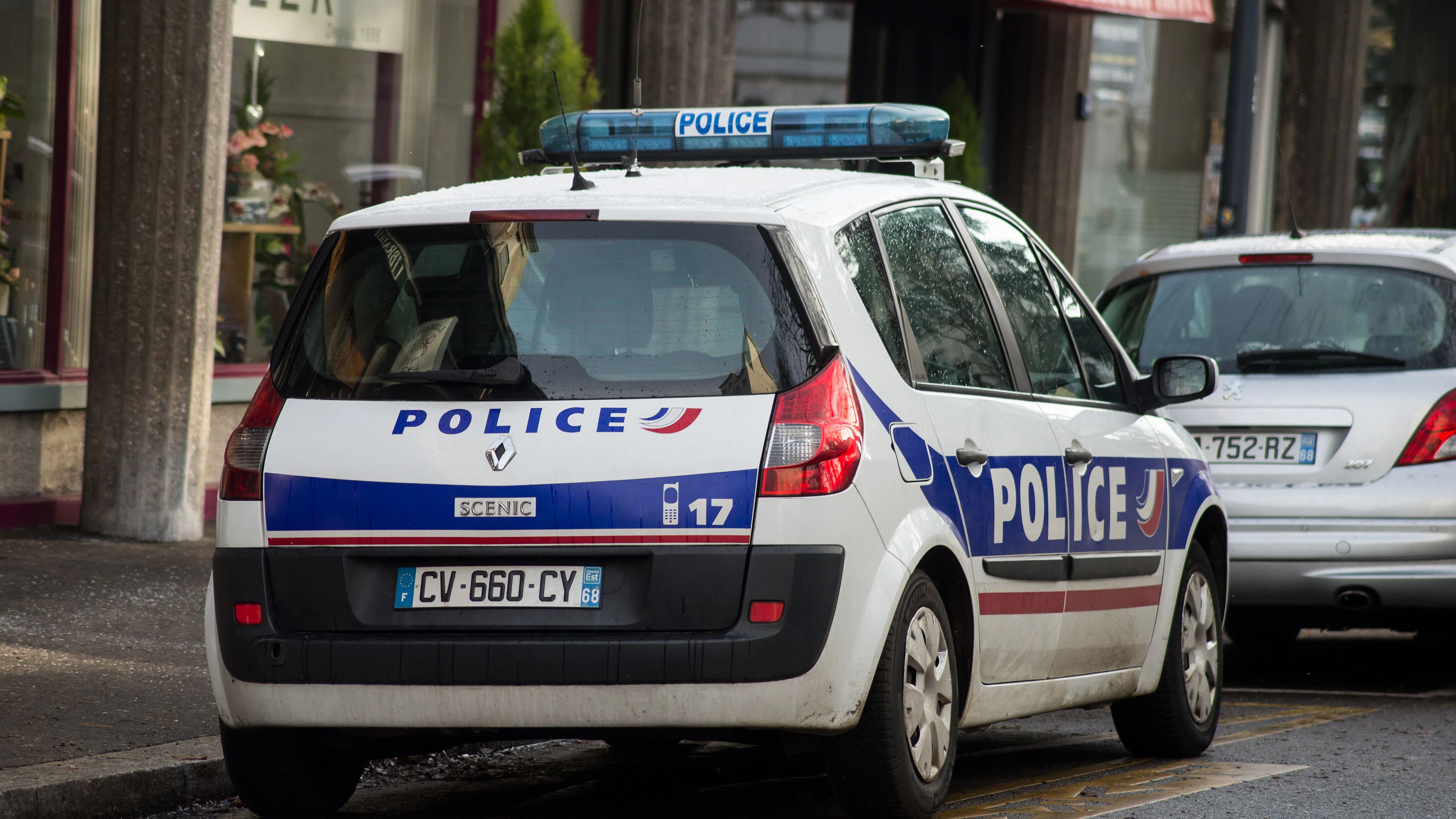 Der nunmehrige Ex-Polizist zeigte sich vor Gericht geständig.