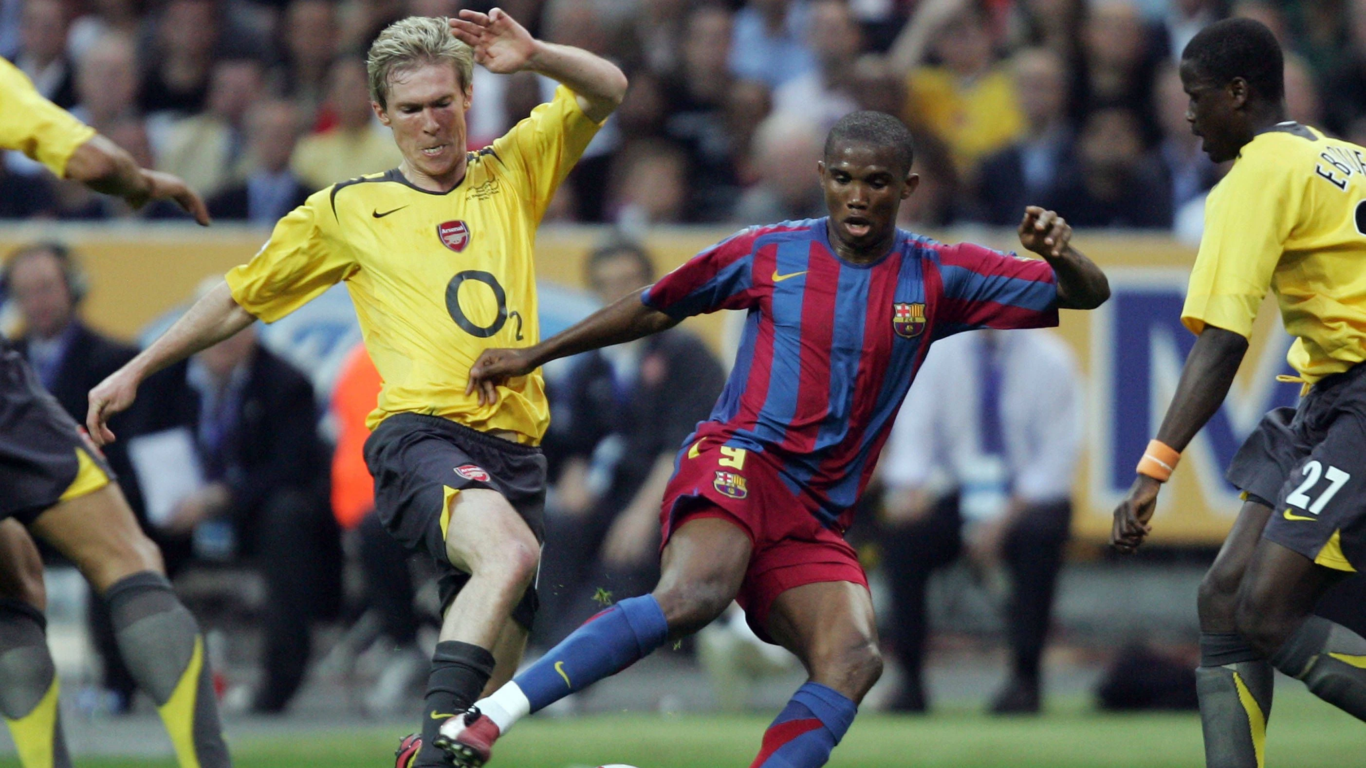 Aliaksandr Hleb vor seinem Wechsel von Arsenal zu Barcelona im Einsatz gegen die Blaugrana – im Bild: Samuel Eto'o.