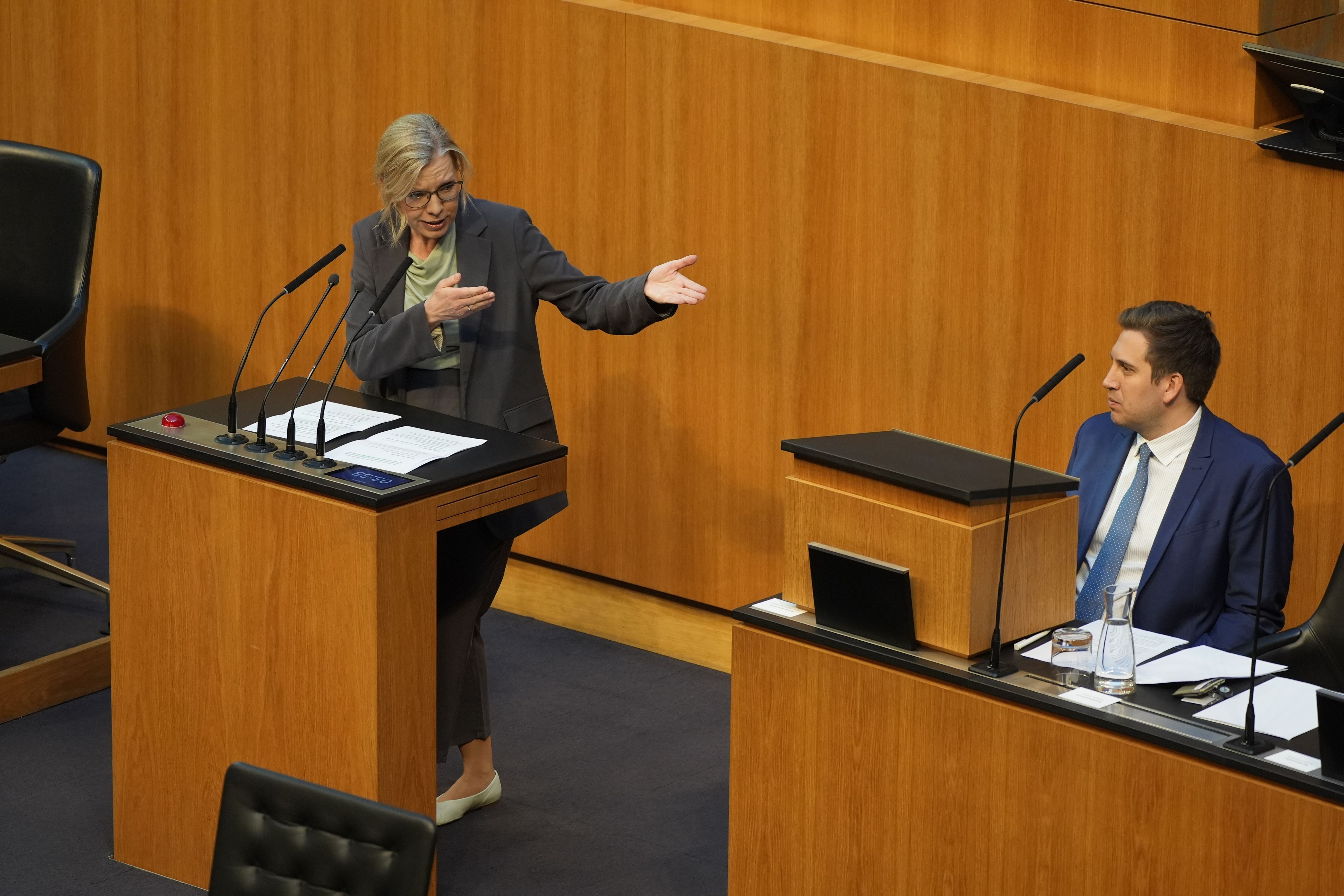 Im Nationalrat ist ein Streit um die Energiepolitik entfacht. 