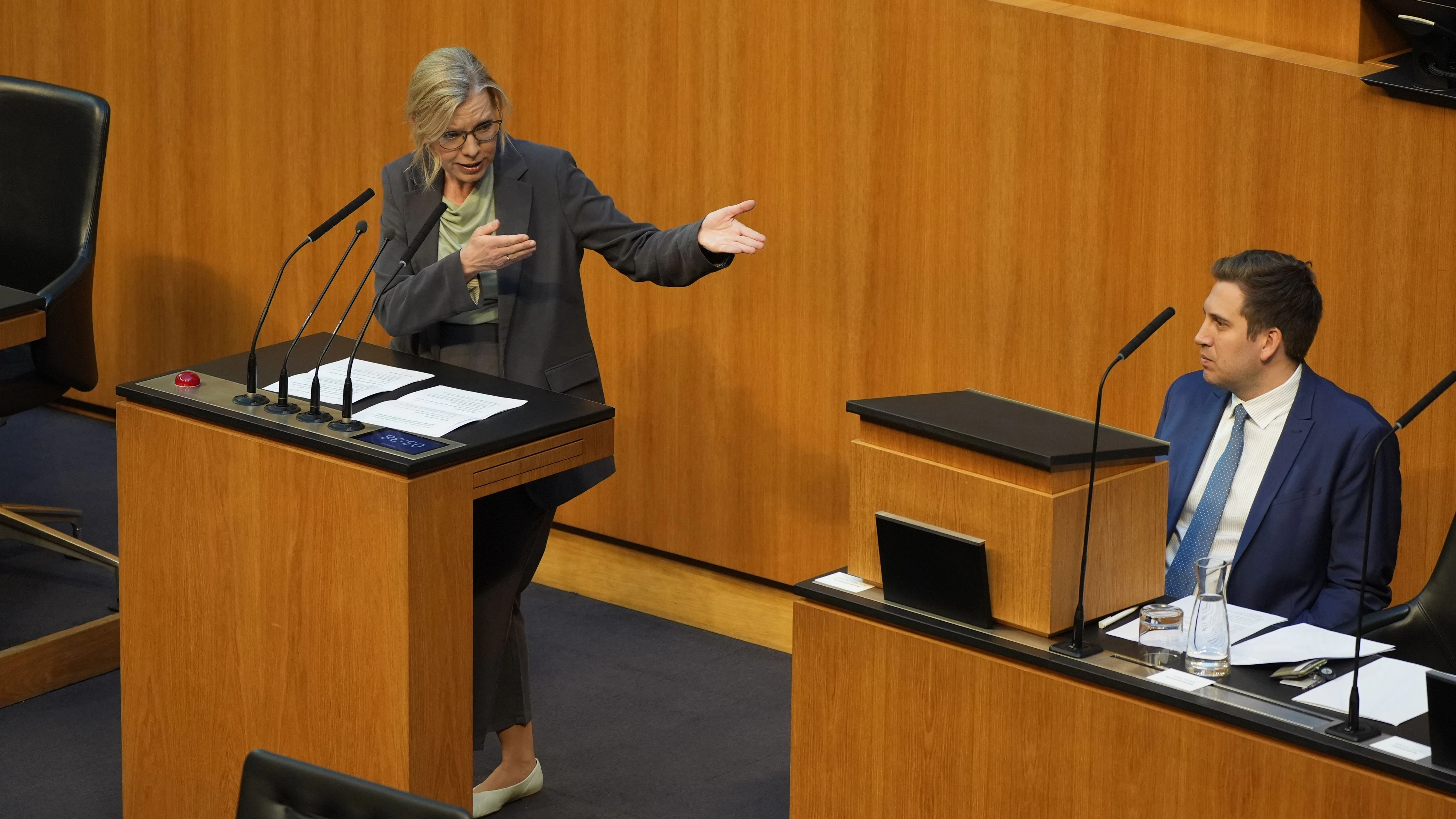 Im Nationalrat ist ein Streit um die Energiepolitik entfacht. 