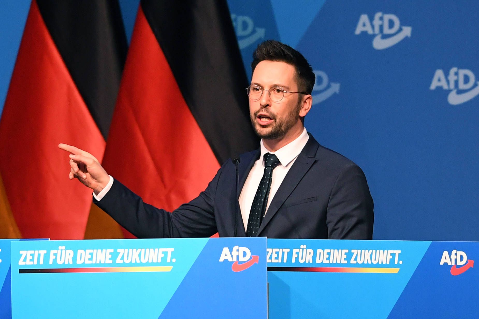 AfD-Politiker Dennis Hohloch hat nichts gegen Nazi-Parolen.