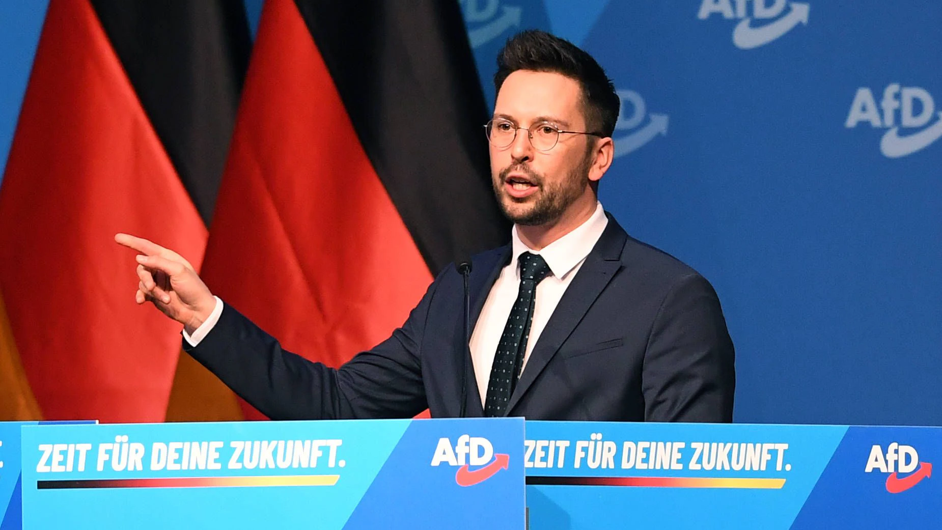 Dennis Hohloch hat nichts gegen Nazi-Sprüche.