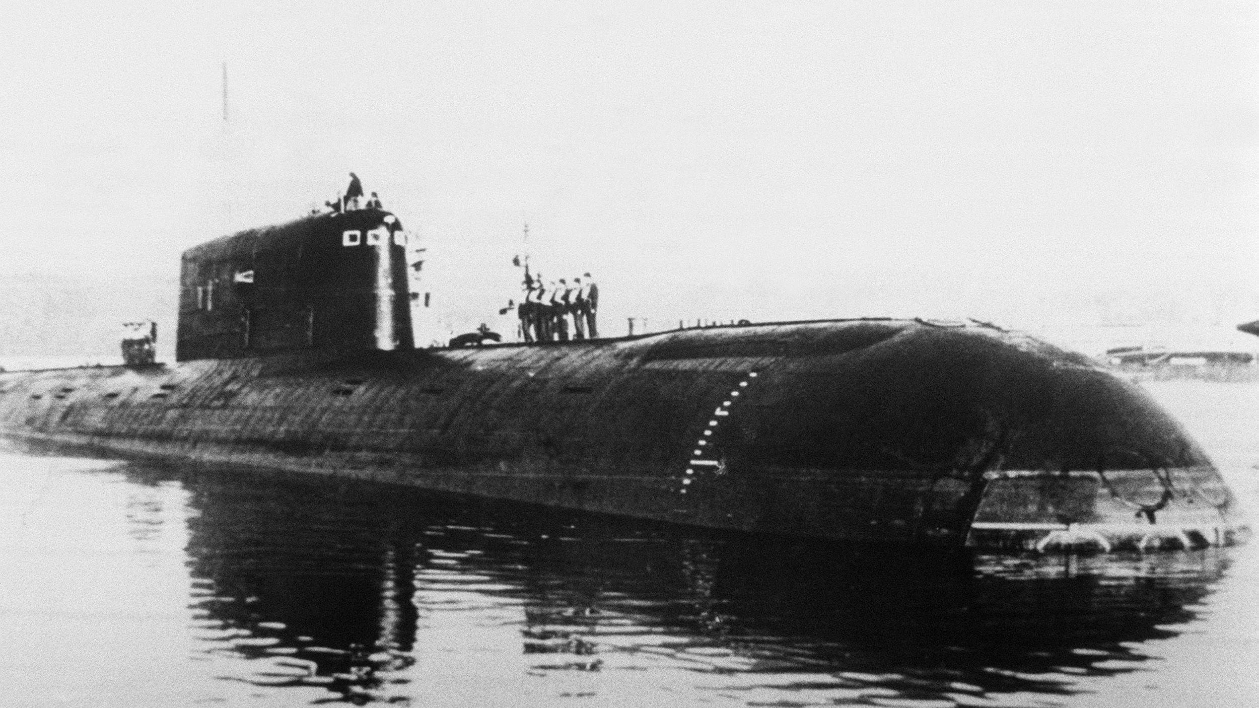 Undated picture taken in St. Petersburg showing the nuclear-powered submarine "Komsomolets" which sank in the Norvegian Sea 07 April 1989.