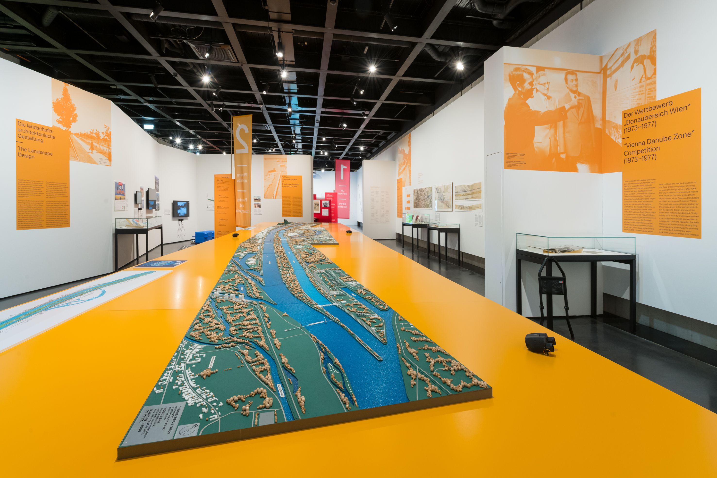 Die Ausstellung im Wien Musuem beleuchtet die Geschichte der Donauinsel.