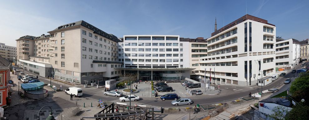 Bei den Barmherzigen Schwestern in Linz wartet man 104 Wochen auf eine Knie-Prothese.