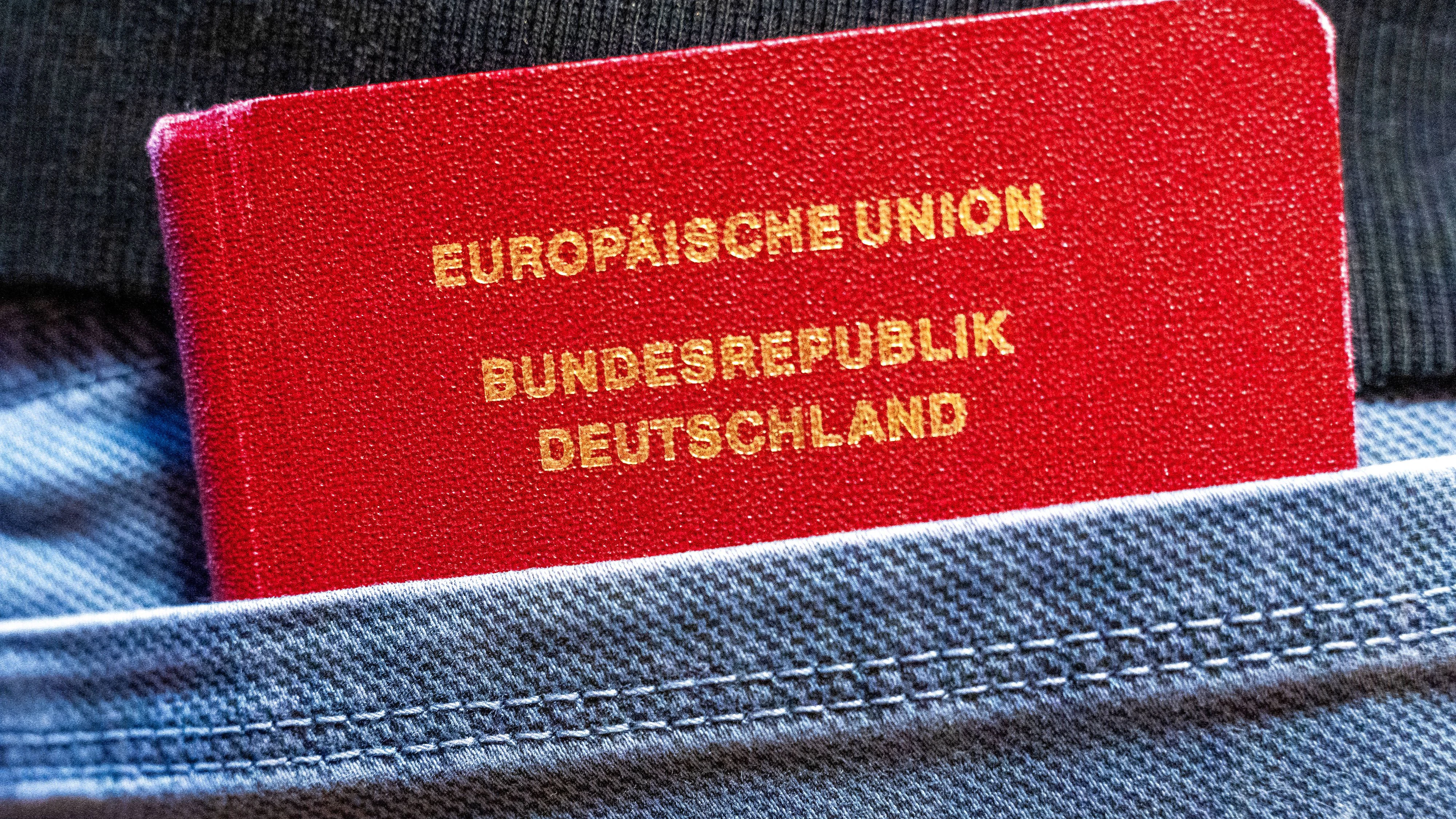 Burschen mit Migrationshintergrund werden offenbar weniger strafffällig, wenn sie bei Geburt den deutschen Pass erhalten.