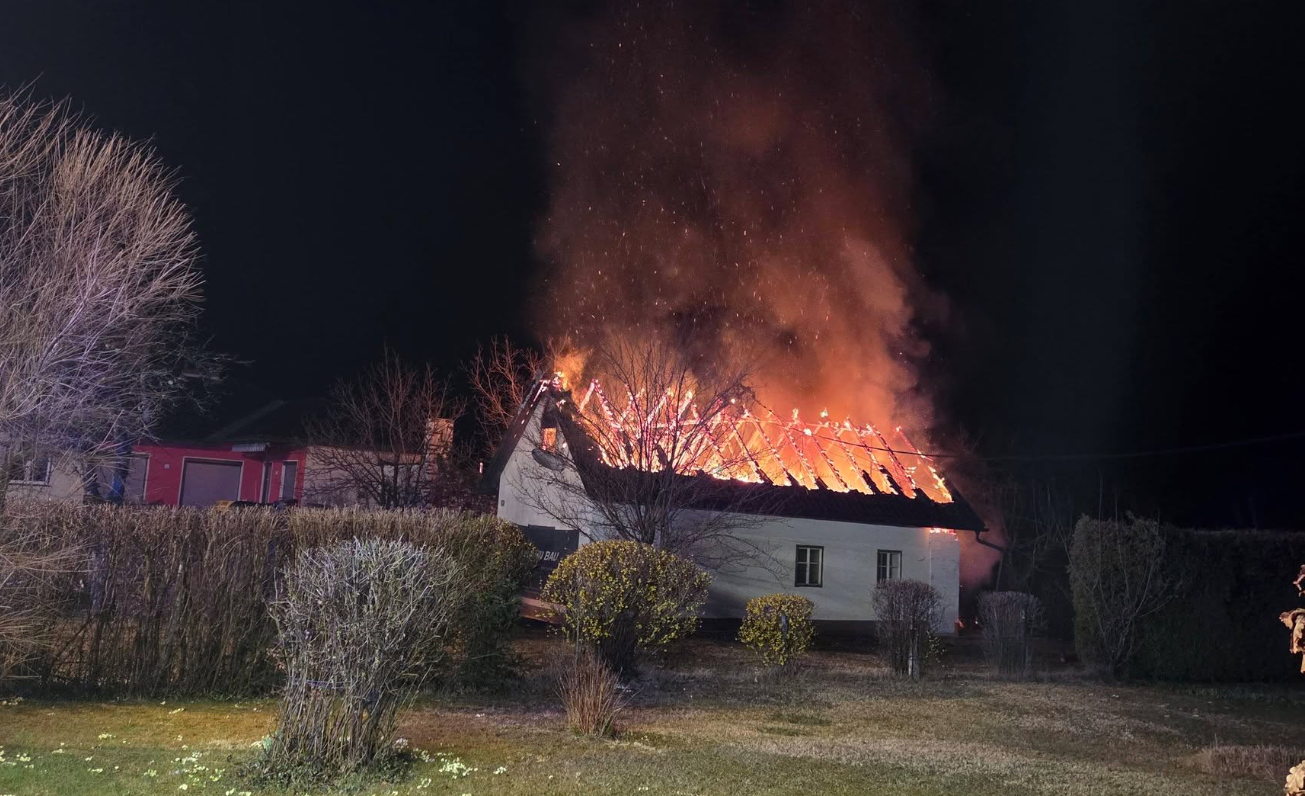 Die Einsatzkräfte der Feuerwehr konnten den Brand rasch löschen.