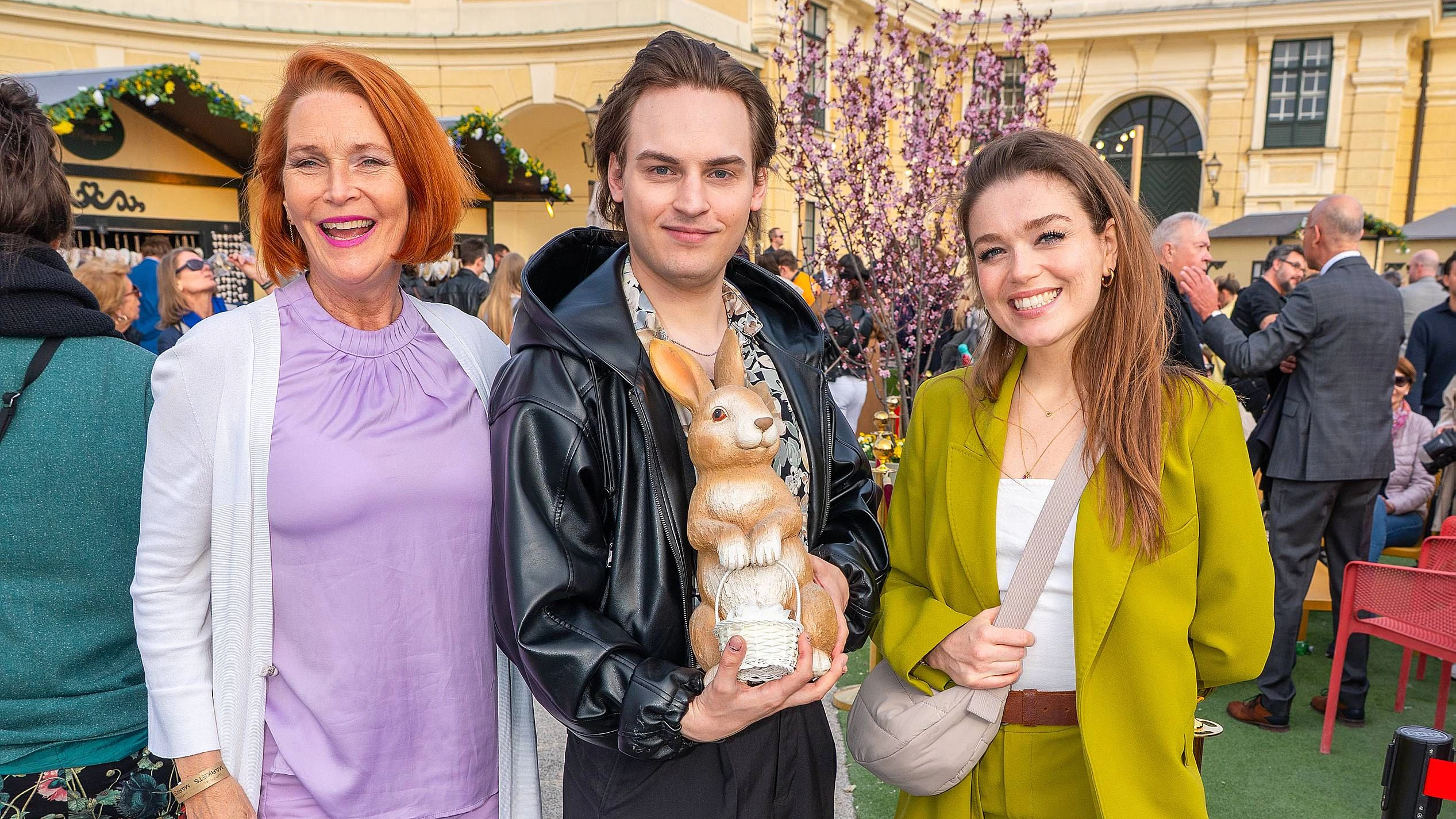 Eröffnung des Ostermarkt im Ehrenhof des Schloss Schönbrunn, Wien, 25.3.2ß26, -  Moritz MAUSSER, Nienke LATTEN, Maya HAKVOORT 