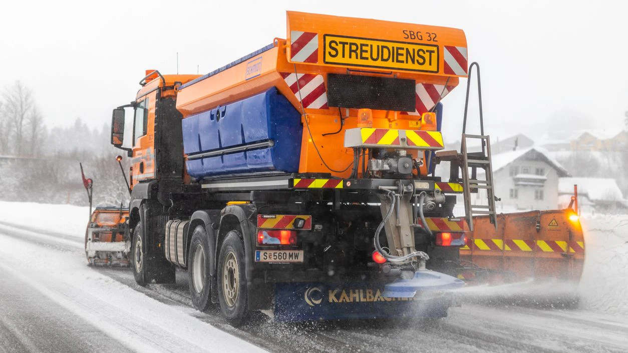 Heute.at - Winter-Walze rollt an! Neuschnee sorgt für Chaos