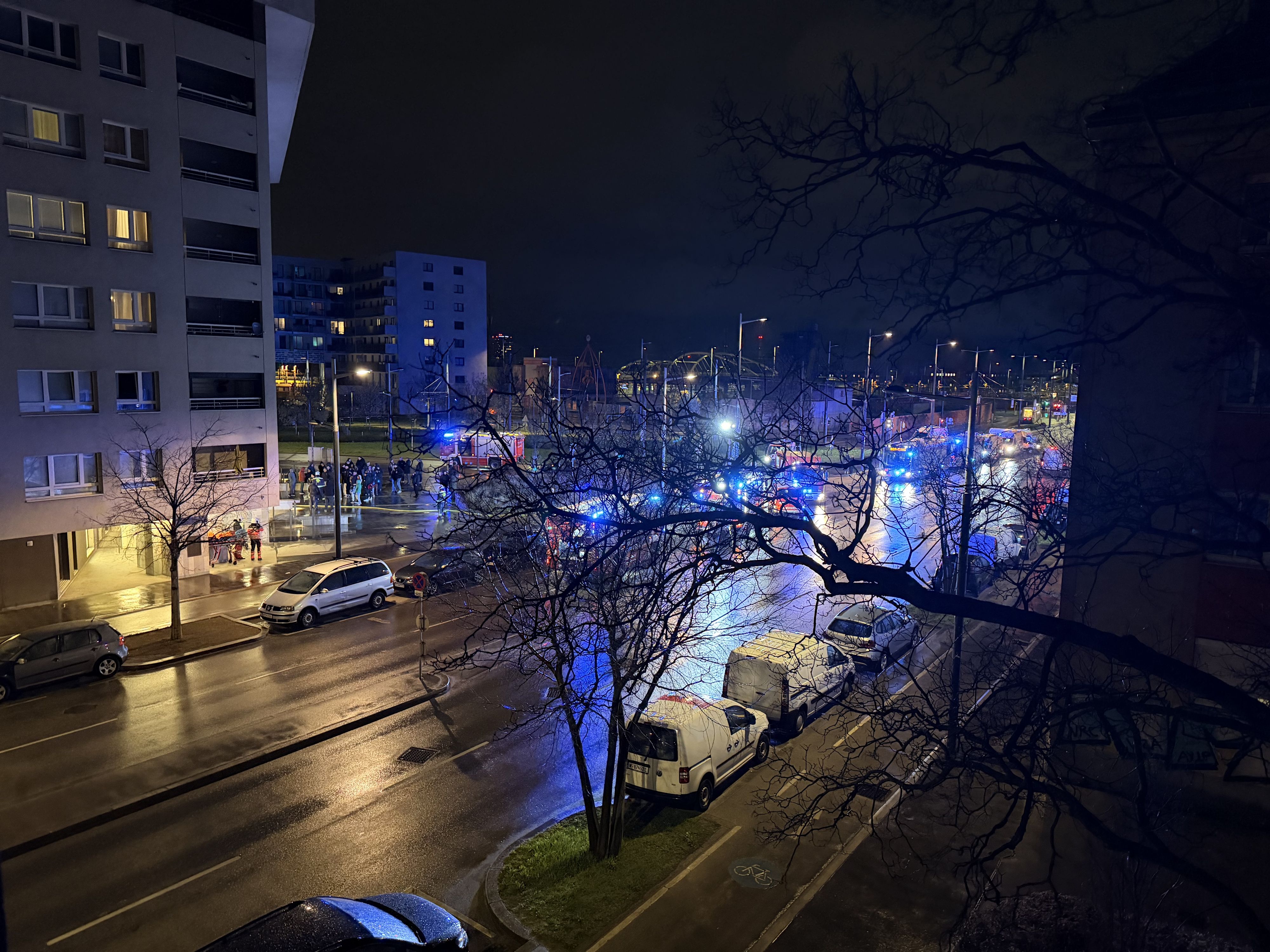 Großeinsatz in Wien-Favoriten: 21 Personen von Berufsrettung betreut. 