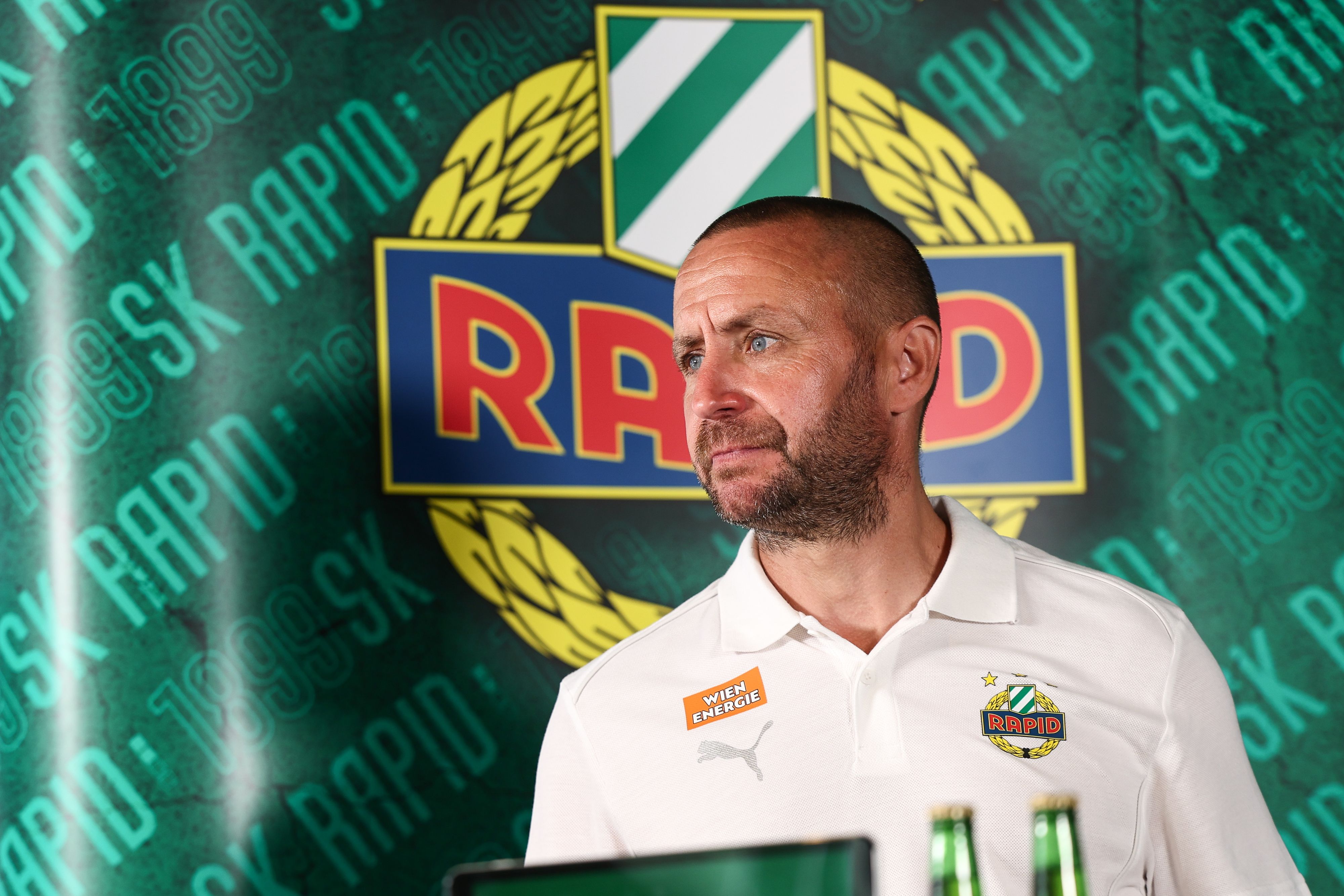 Steffen Hofmann spricht über den neuen Ausrüster.