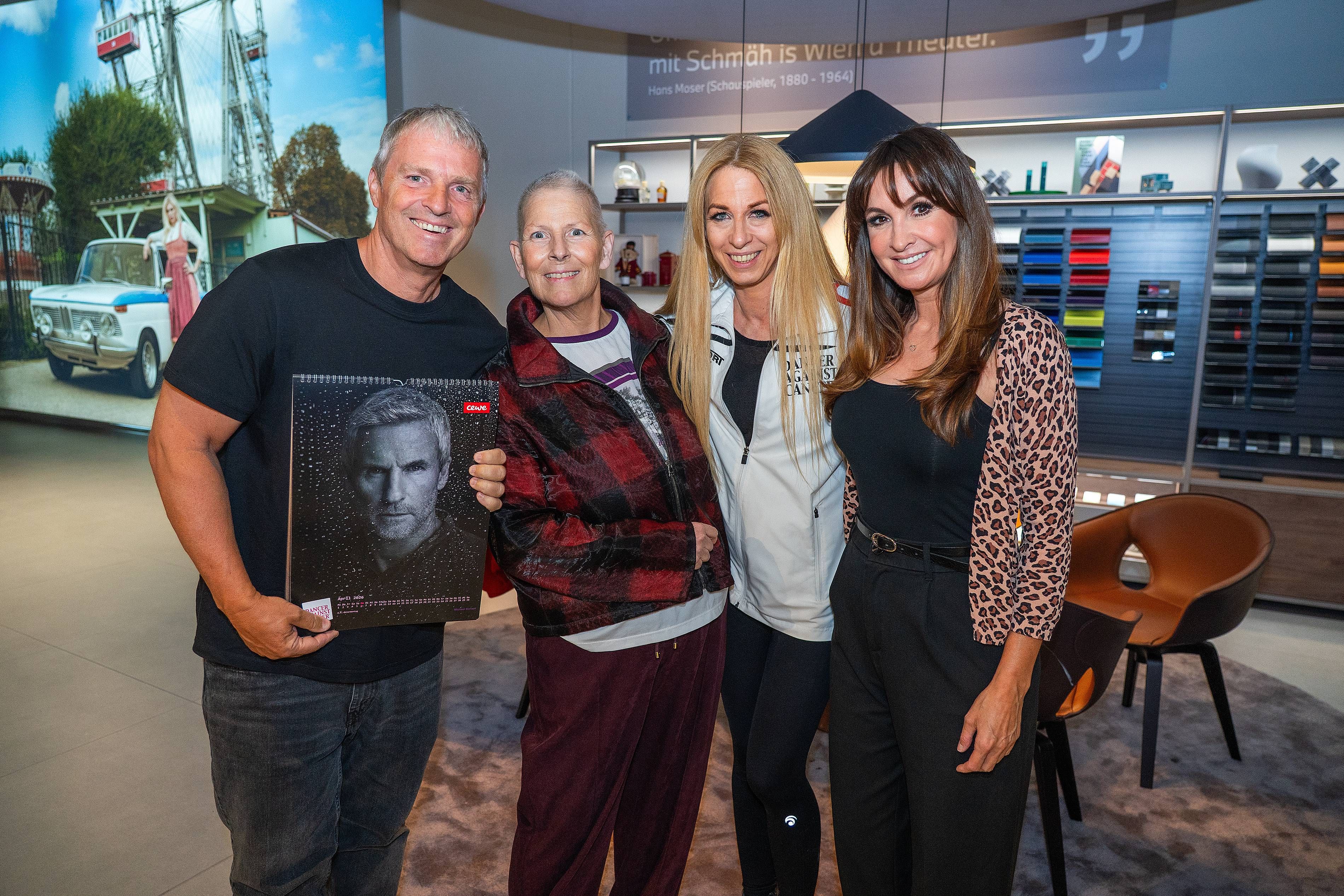 Manfred Baumann, Andrea Kdolsky, Yvonne Rueff und Nelly Baumann bei der Kalenderpräsentation.