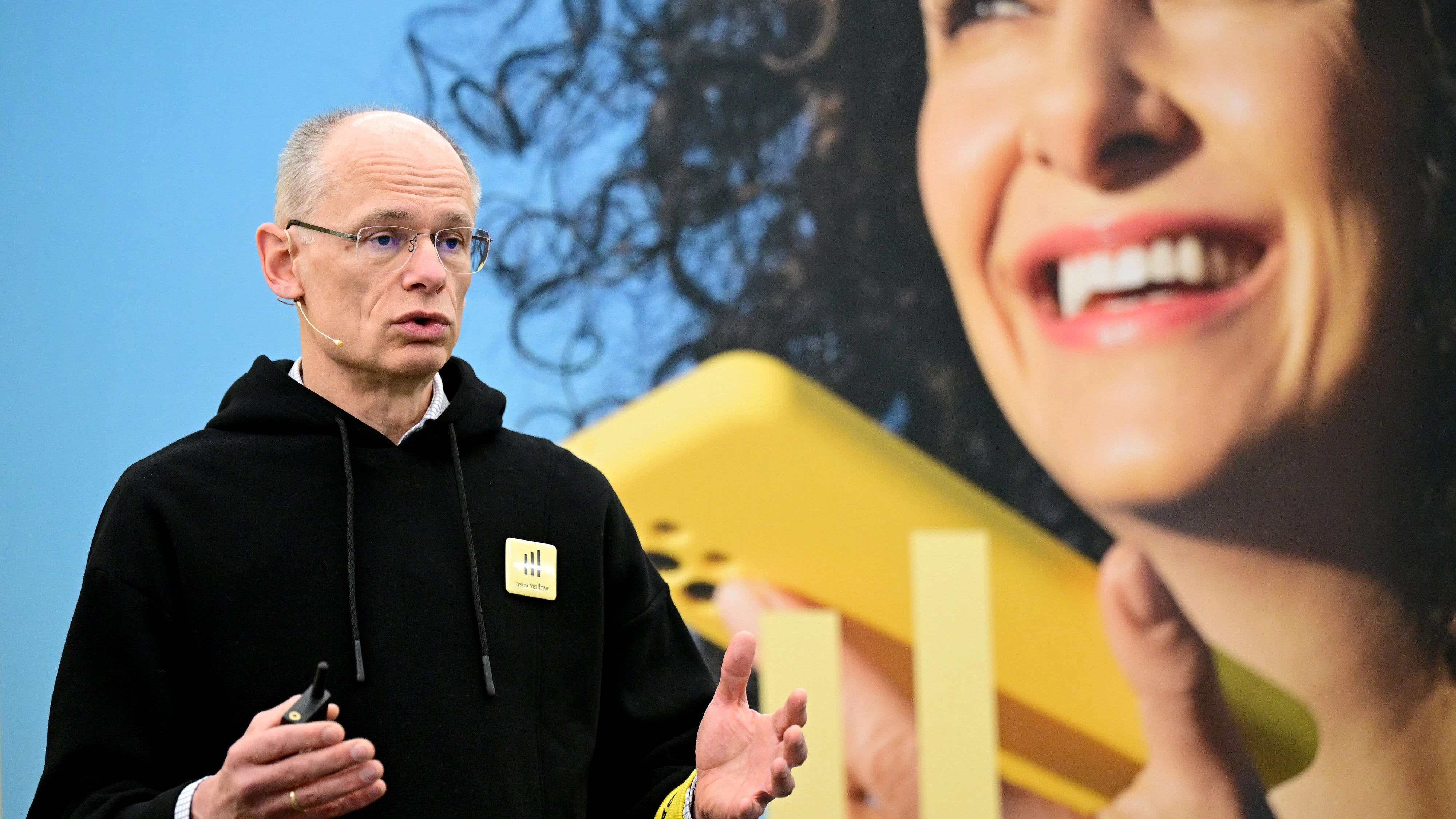 Generaldirektor Walter Oblin: Post geht am 1. April mit einem eigenen Mobilfunkangebot namens Yelllow an den Start.