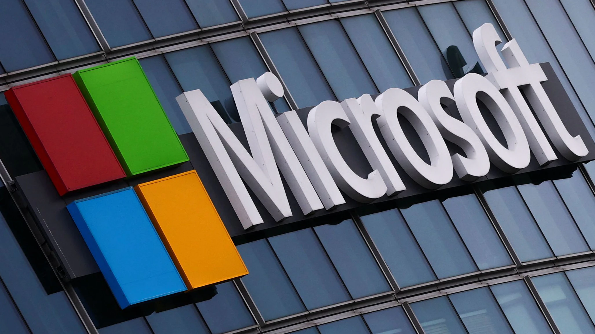 Mit "Microsoft 365 Local" lassen sich Programme wie Exchange Server, SharePoint Server und Skype for Business Server vollständig innerhalb der eigenen Infrastruktur betreiben.