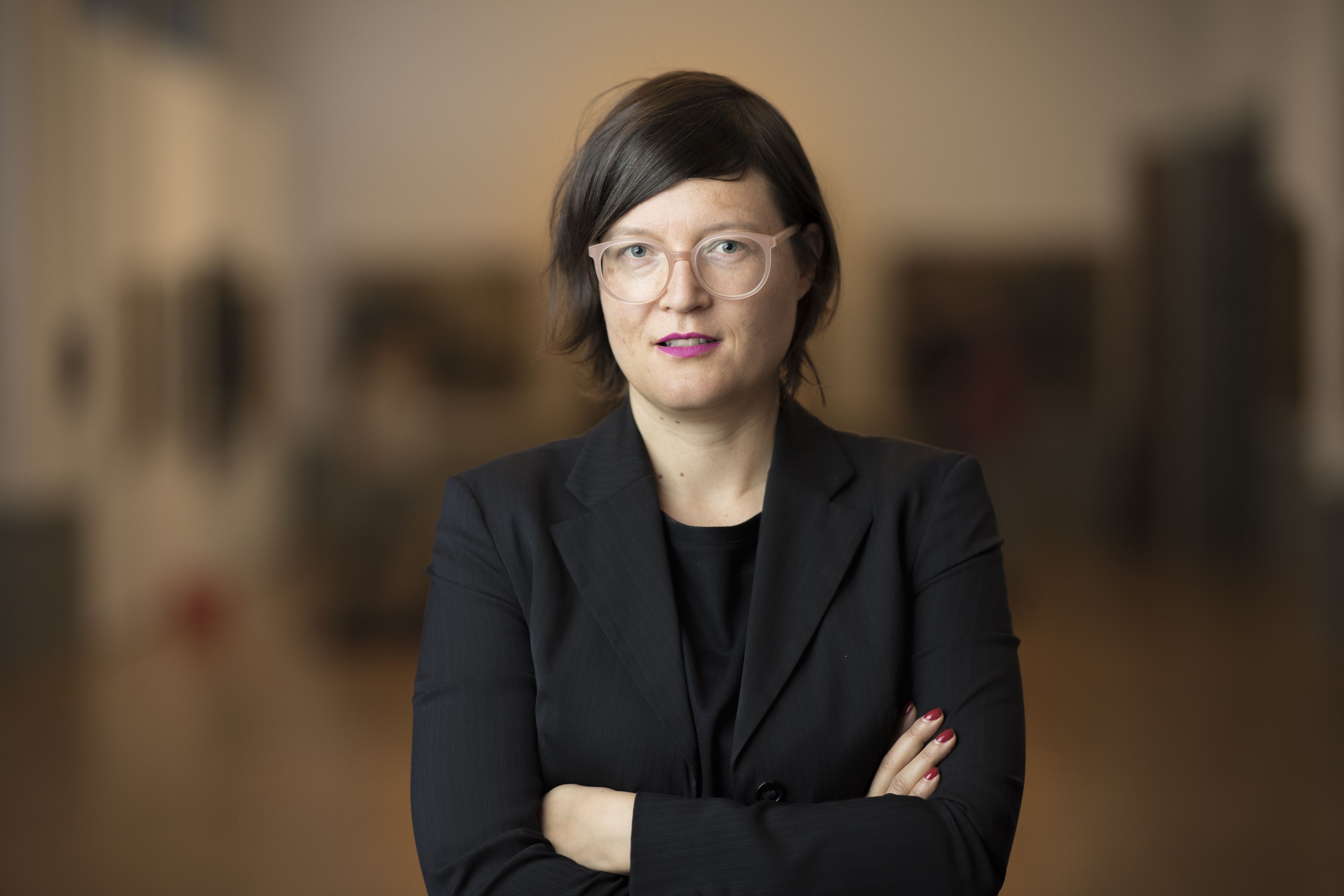 Die 53-jährige Nina Zimmer wird ab 2027 das Belvedere leiten. Die Kunsthistorikerin bringt internationale Expertise mit und eine langjährige Erfahrung im Museumsbetrieb.