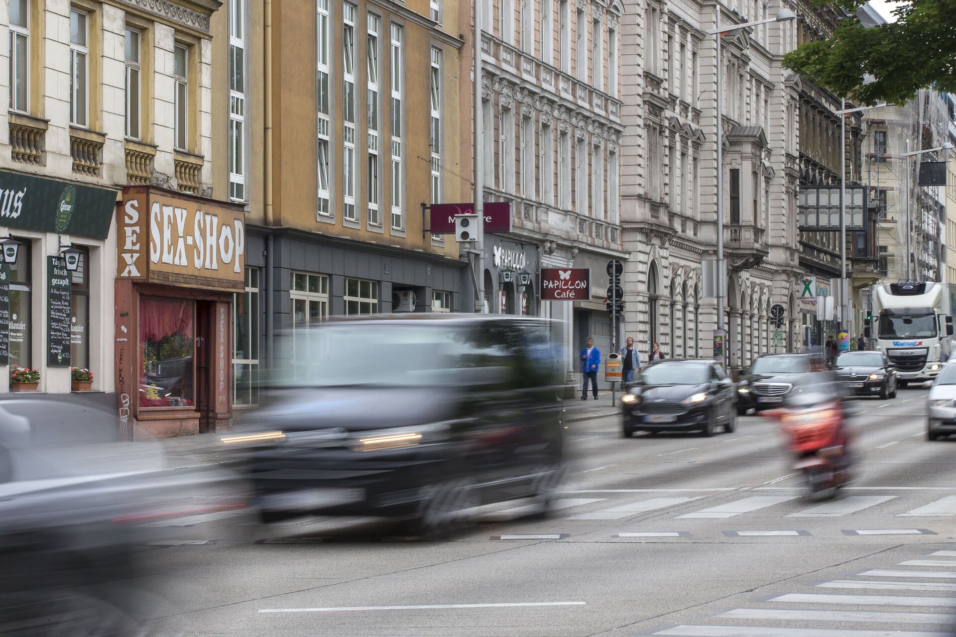 Am Neubaugürtel kam es am Mittwoch zu einer gefährlichen Flucht eines erst 17-jährigen Fahrzeuglenkers. Ein Fußgänger wurde laut Polizei verletzt.