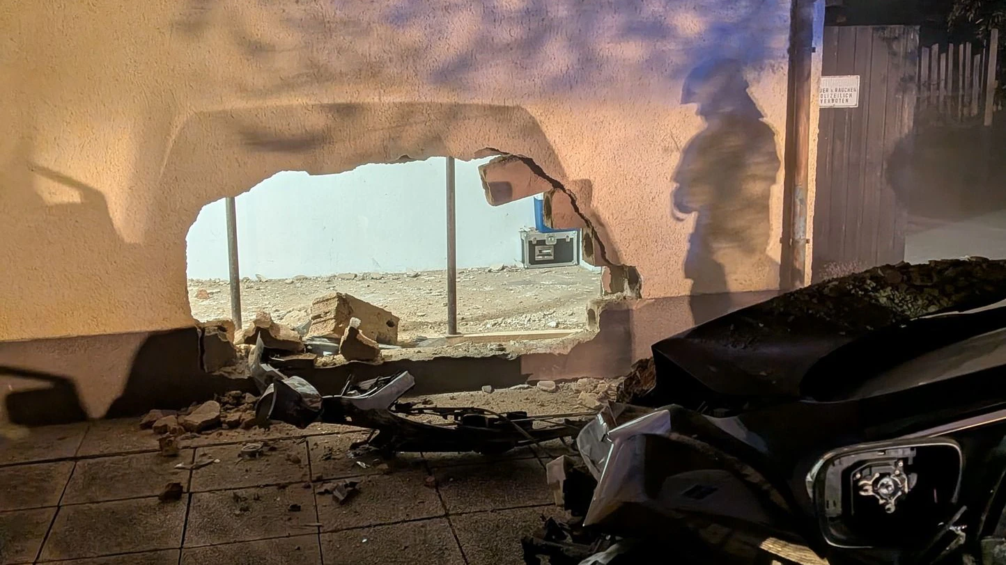 Der Unfall hinterließ ein riesiges Loch in der Fassade