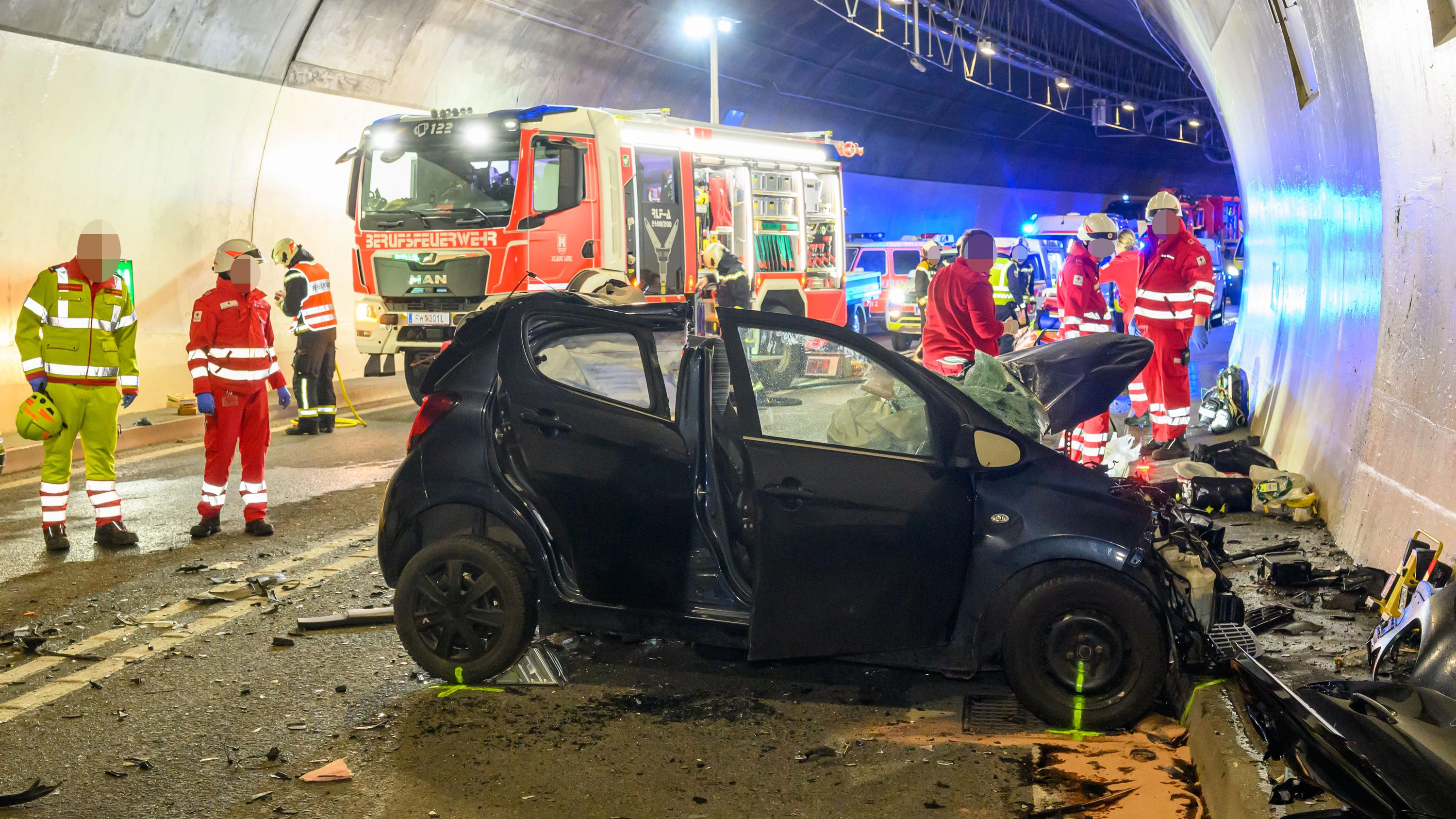 Heute.at - Tragischer Tunnel-Crash – Tote war erst 20 Jahre alt