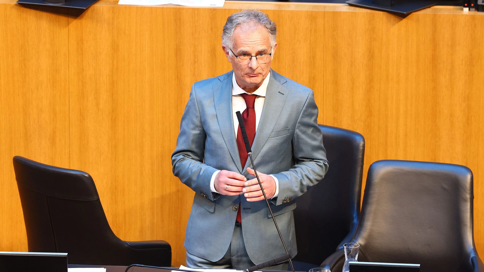 Finanzminister Markus Marterbauer (SPÖ) während einer Rede im Nationalrat.