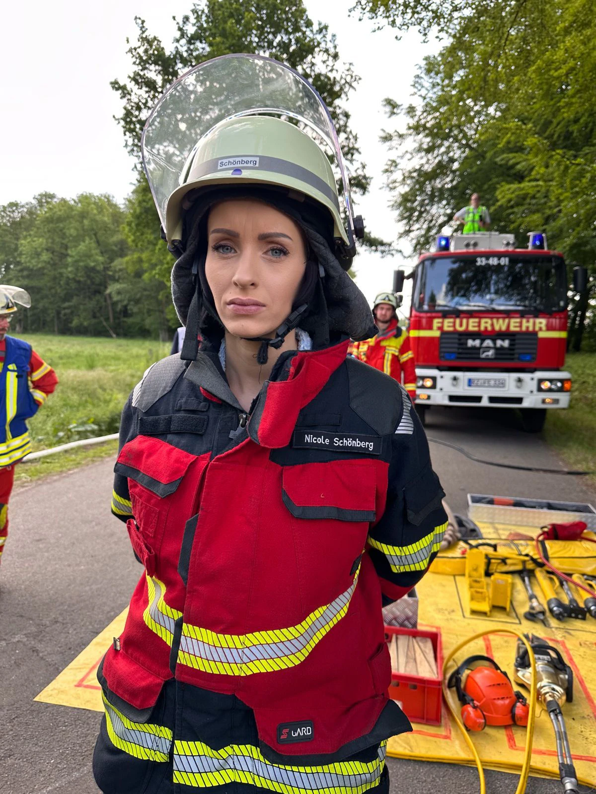 Anike Ekina ist ein aktives Mitglied bei der Feuerwehr.