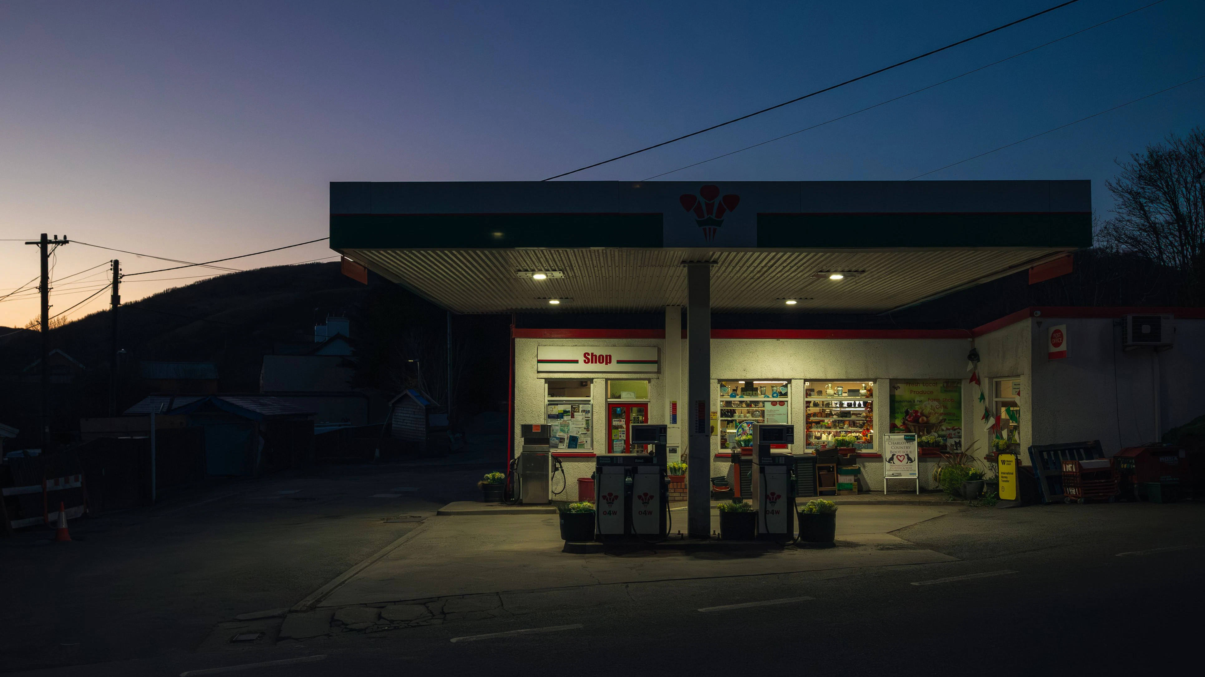 Die meisten fahren zum Tanken nach Österreich. (Symbolbild)