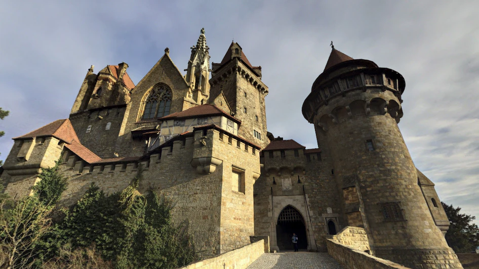 Die Burg Kreuzenstein in Leobendorf (Bezirk Korneuburg) wird öfters zum Filmort für Hollywood.
