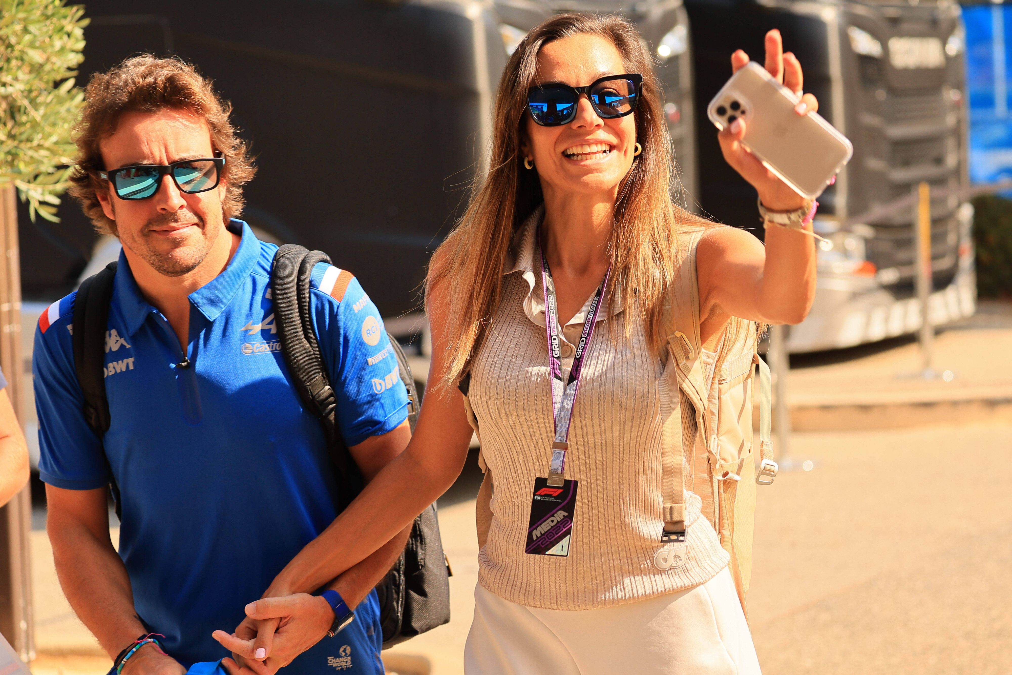 Fernando Alonso und Andrea Schlager im Jahr 2022.