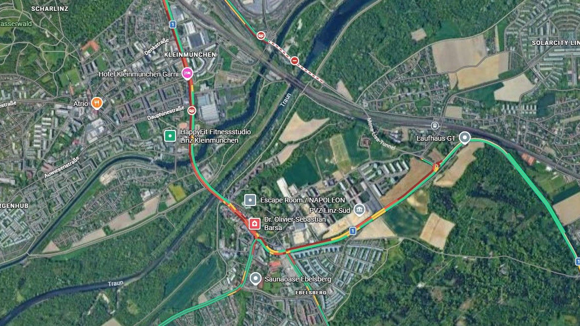 Um kurz vor 13 Uhr war der Tunnel noch immer gesperrt, durch Ebelsberg ging nichts mehr, wie das Google-Bild zeigt.