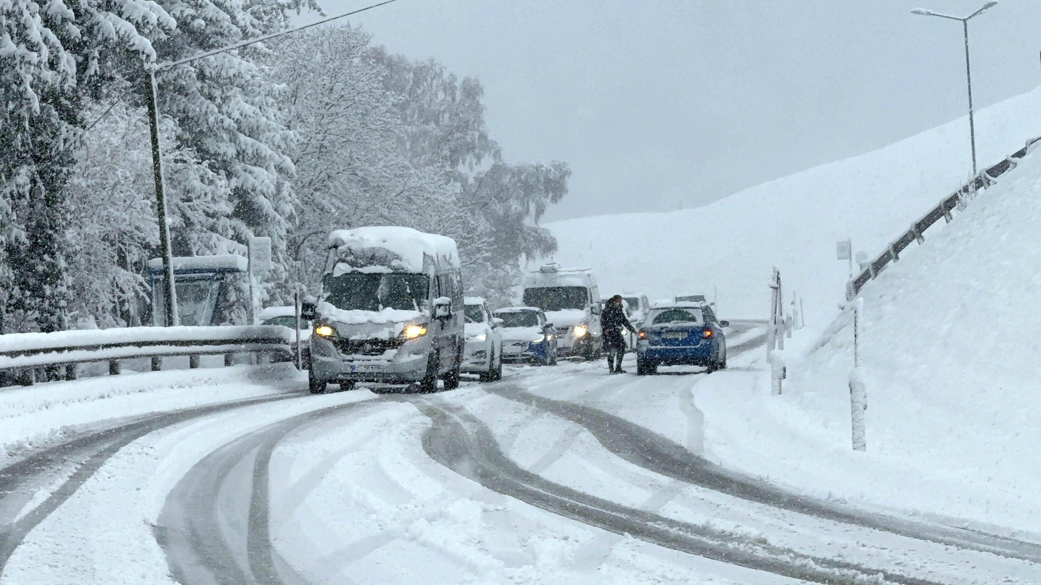Heute.at - Probleme, Sperren – totales Schnee-Chaos in Österreich