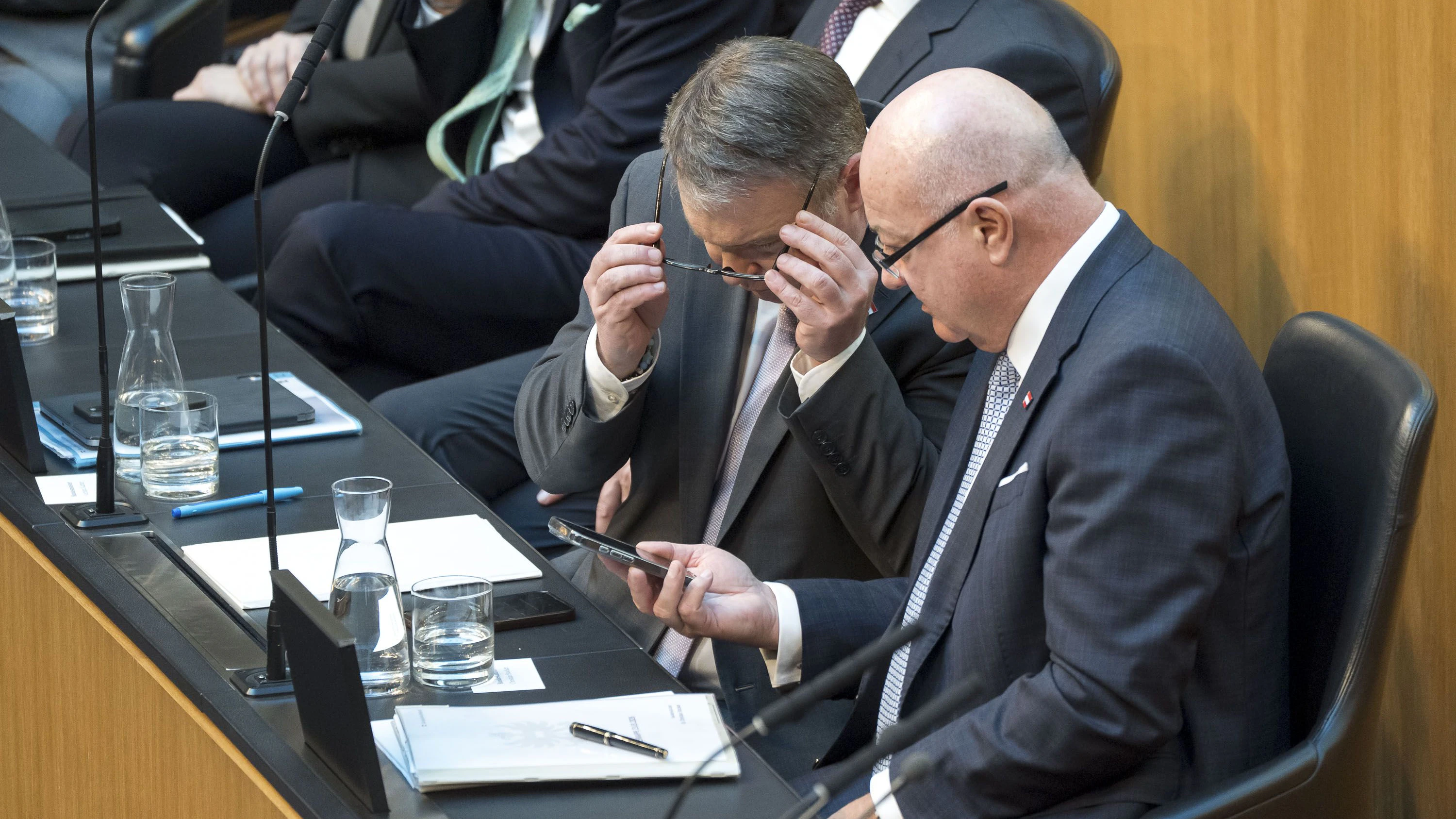 ... das kann ich mir nicht vorstellen, der kommt erst in einem Monat ...