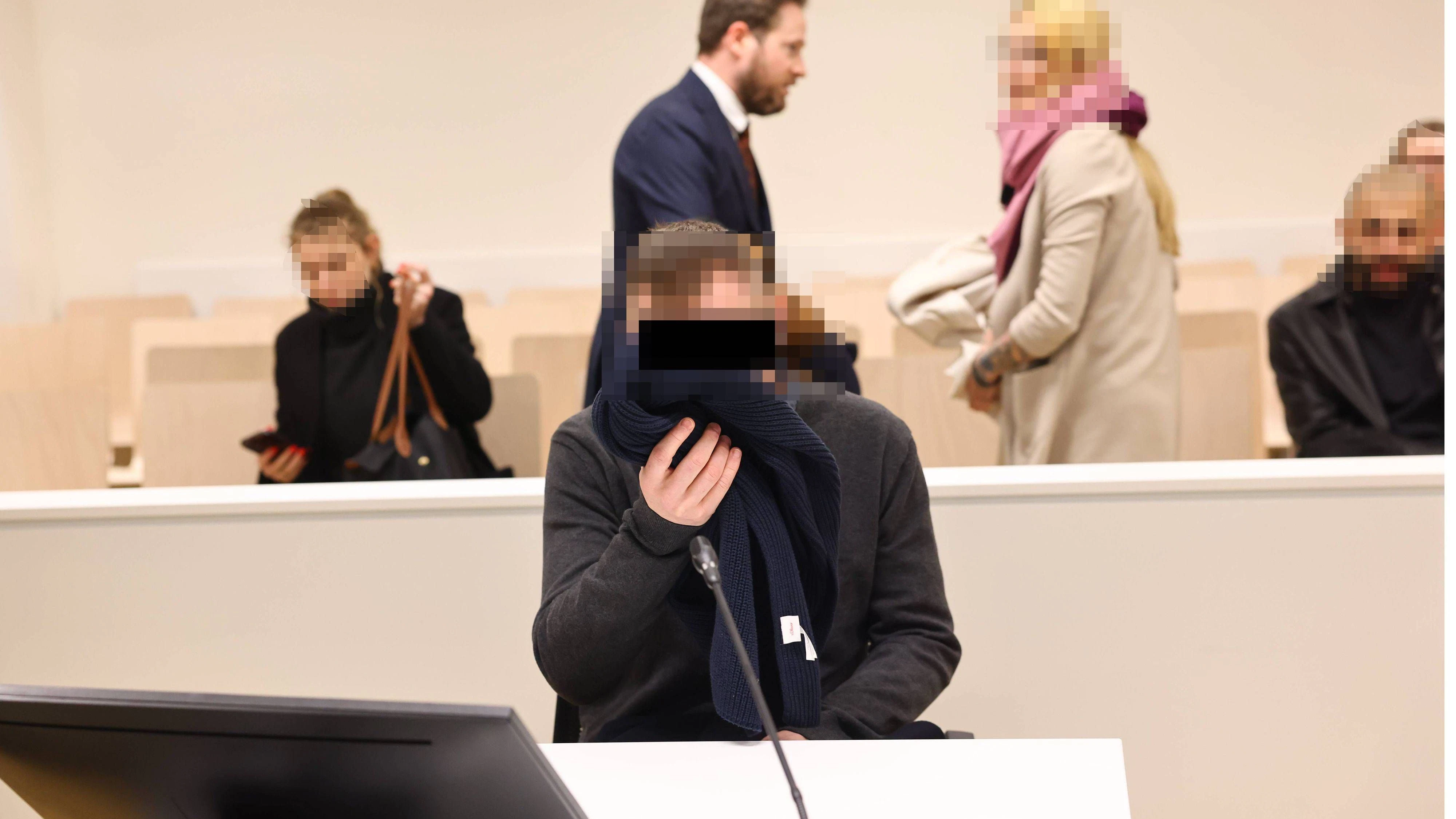 Heute.at - Todesfall in Gay-Bar – drei Männer stehen vor Gericht