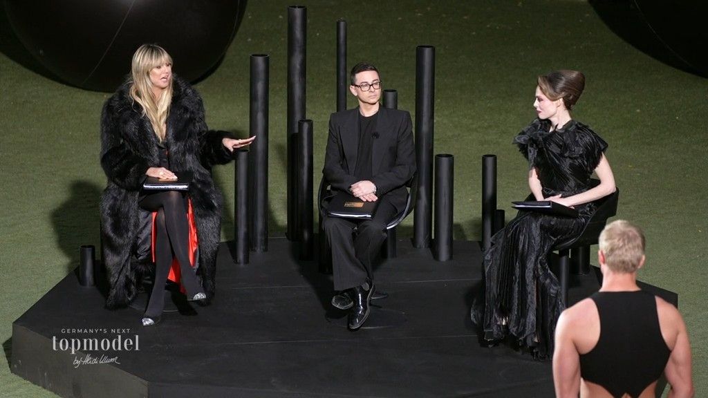 Heidi Klum (links) und Coco Rocha (rechts) geraten einen Tick aneinander.