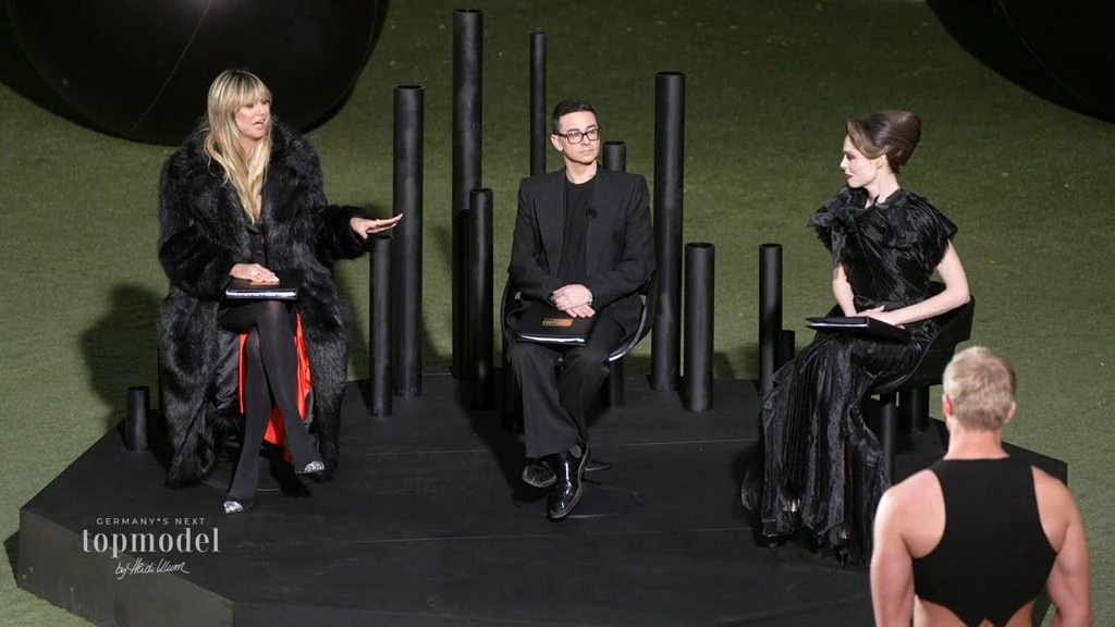 Heidi Klum (links) und Coco Rocha (rechts) geraten einen Tick aneinander.