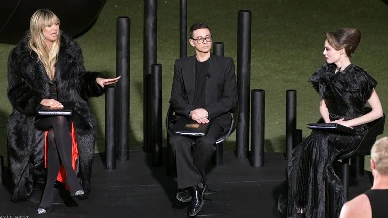 Heute.at - Wieso lachst du? – Topmodel legt sich mit Heidi an