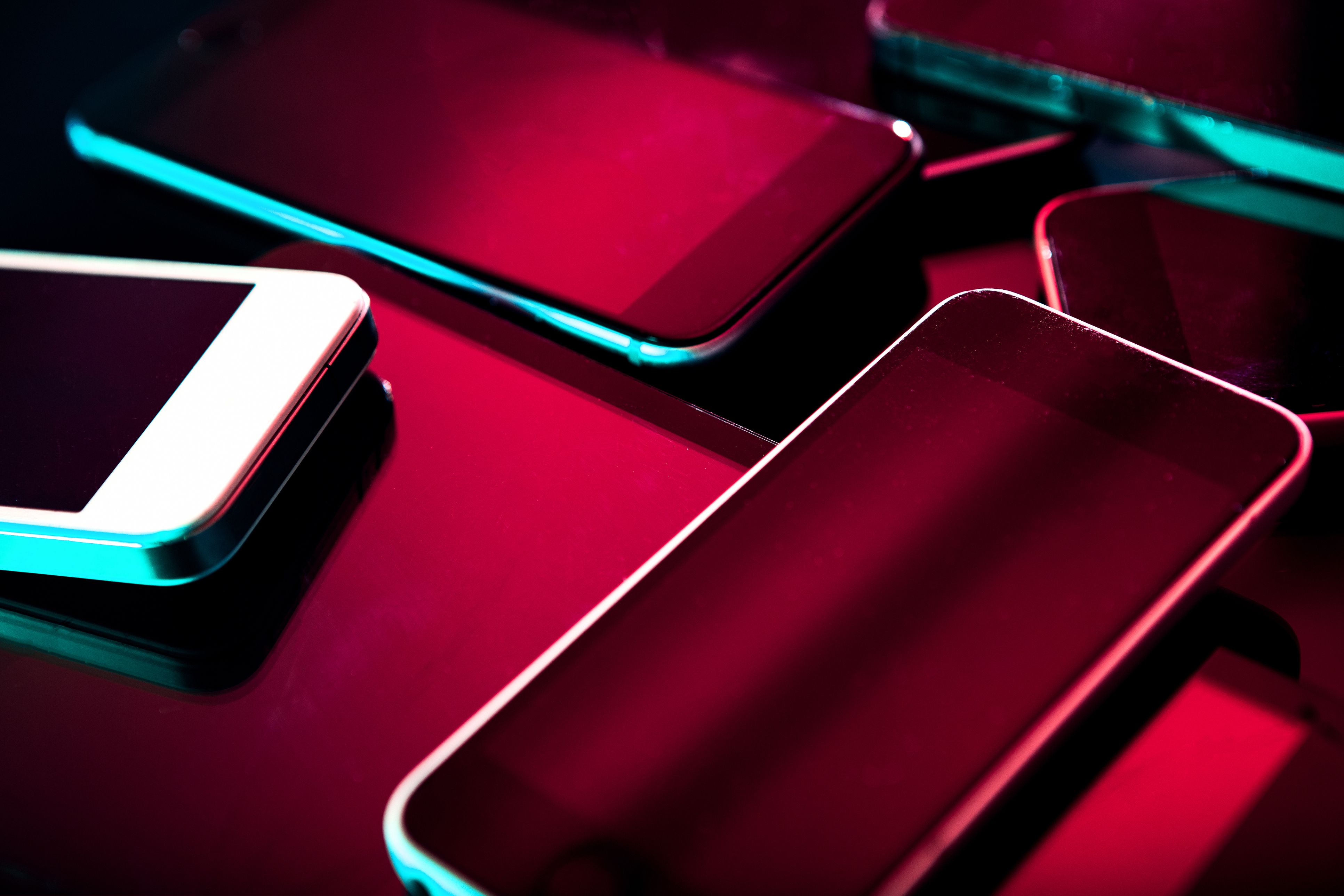 Viele empfinden wärmere Bildschirmfarben als angenehmer.