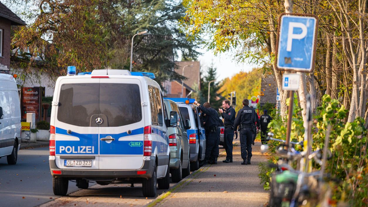 Bei einer deutschen Lehrerin kam es zu einer Razzia. (Symbolbild)