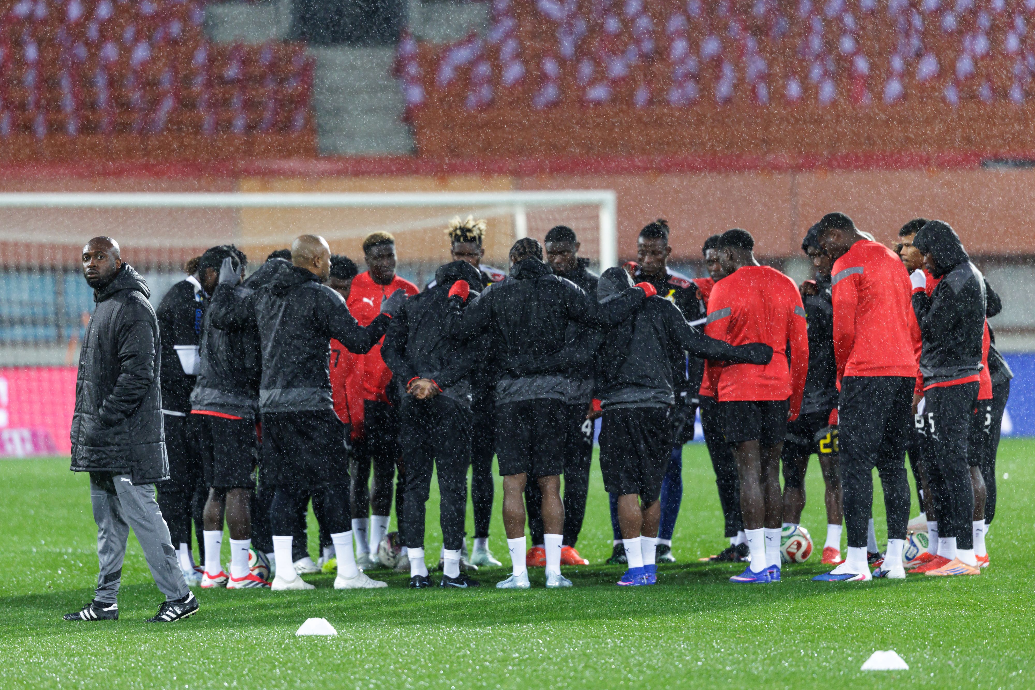 Einbruch bei Ghanas Team in Wien. Während des Trainings wurden die Zimmer im Luxushotel geplündert und teure Rolex-Uhren gestohlen.