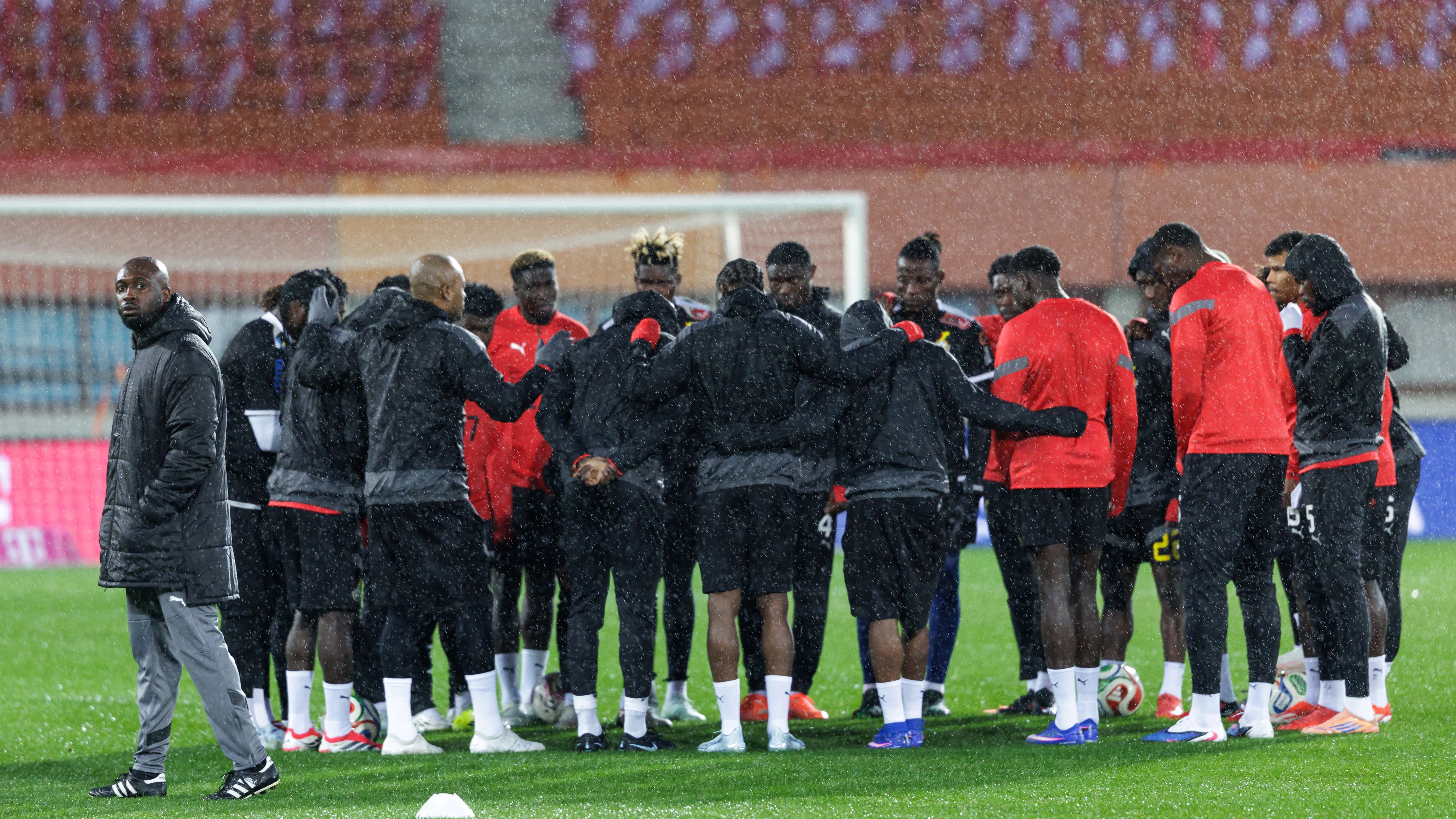 Die Nationalmannschaft von Ghana wurde beraubt. 